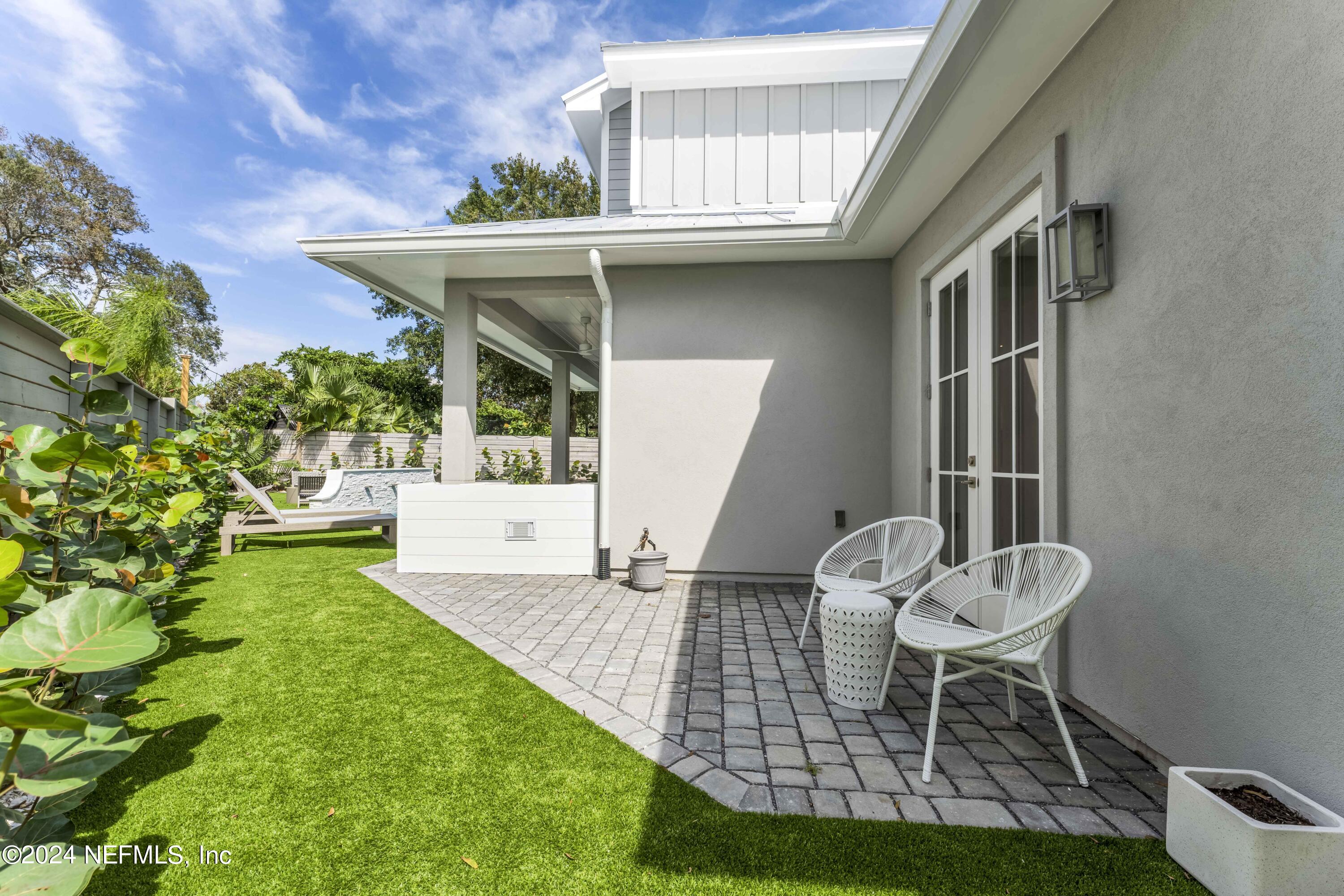 469 GOLF VIEW Circle