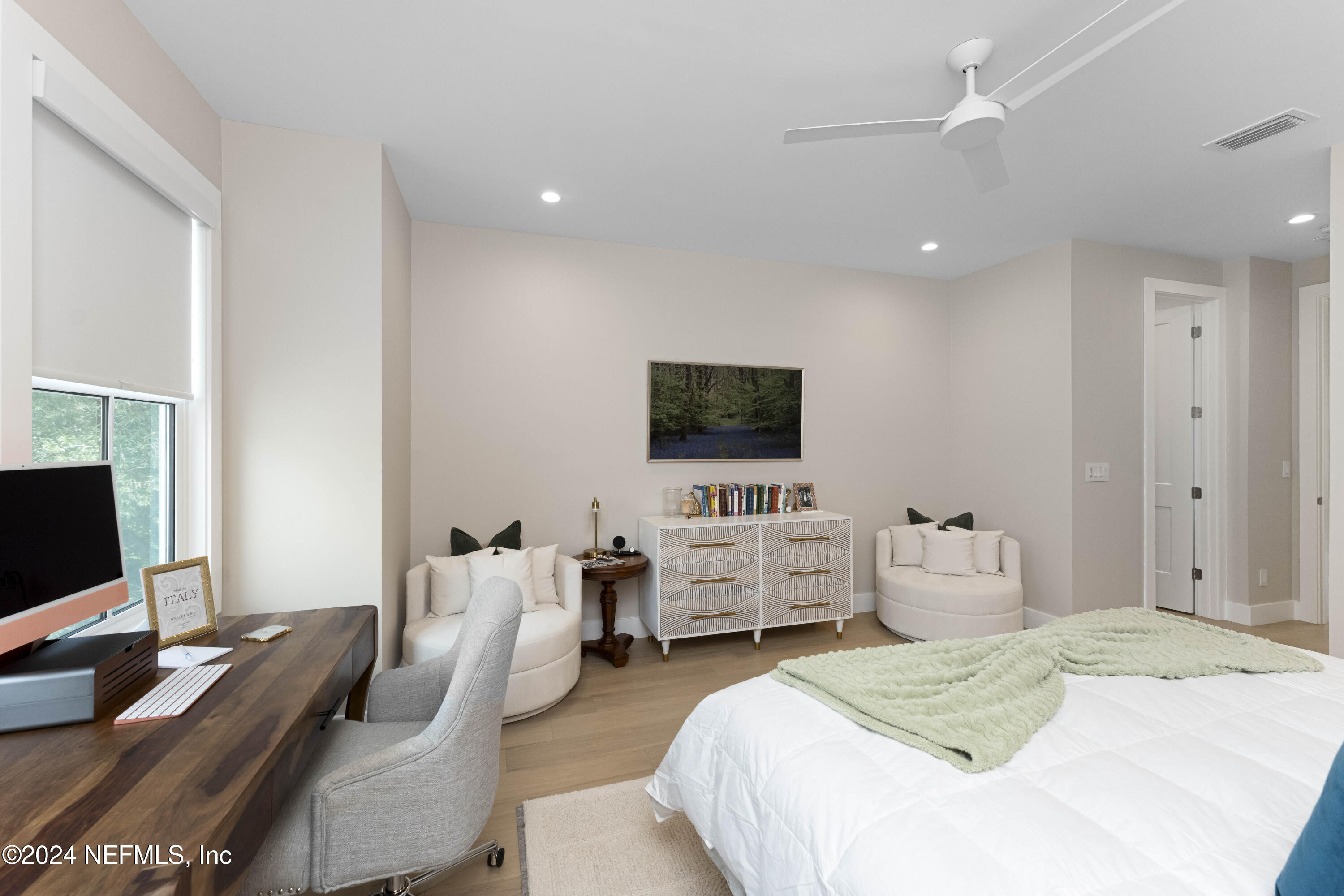 469 GOLF VIEW Circle