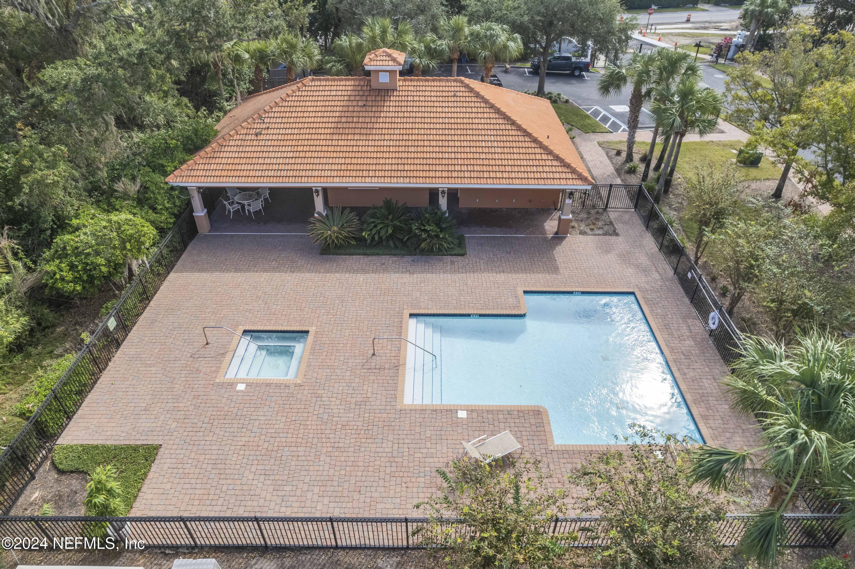 124 HIDDEN PALMS Lane, 201