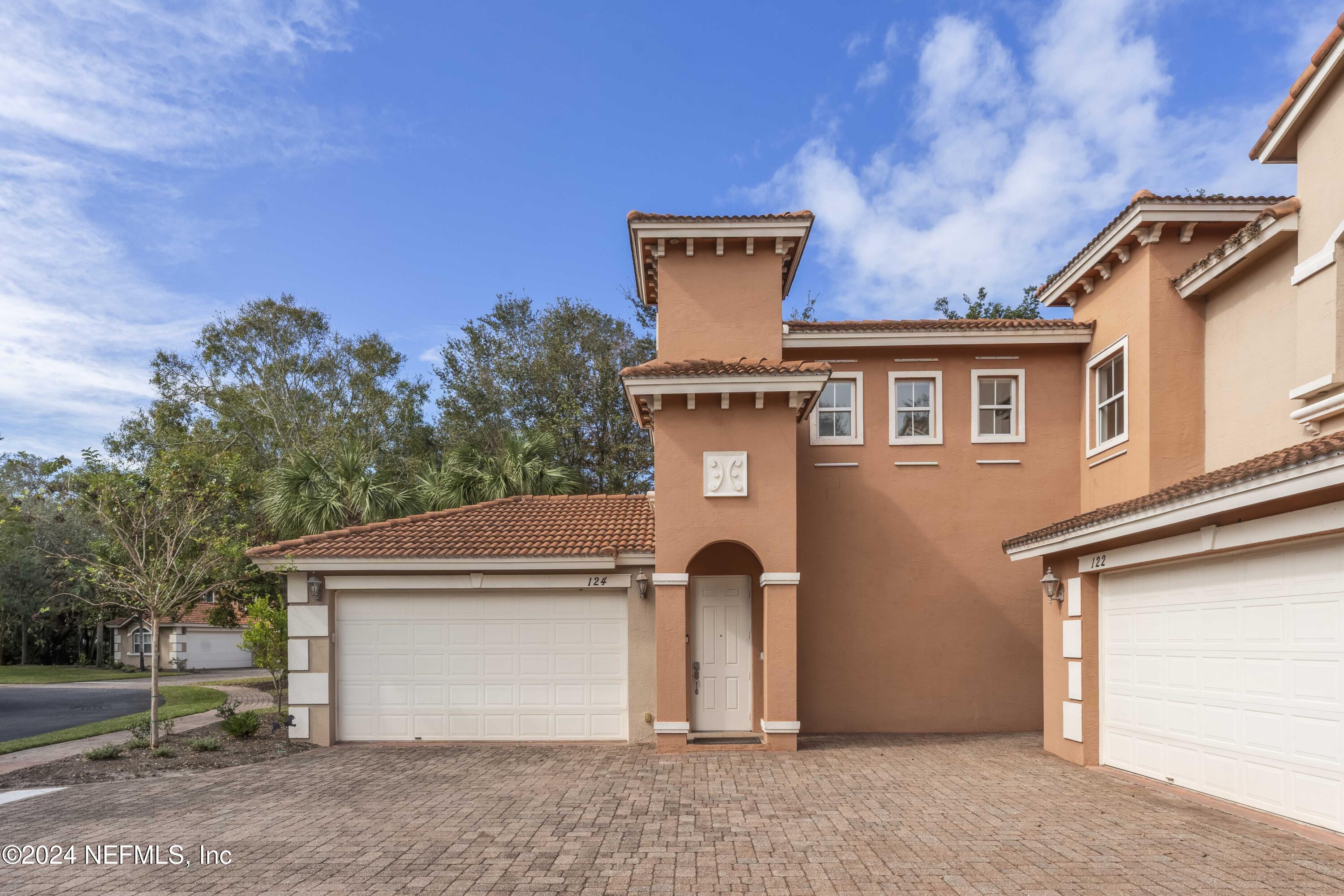 124 HIDDEN PALMS Lane, 201