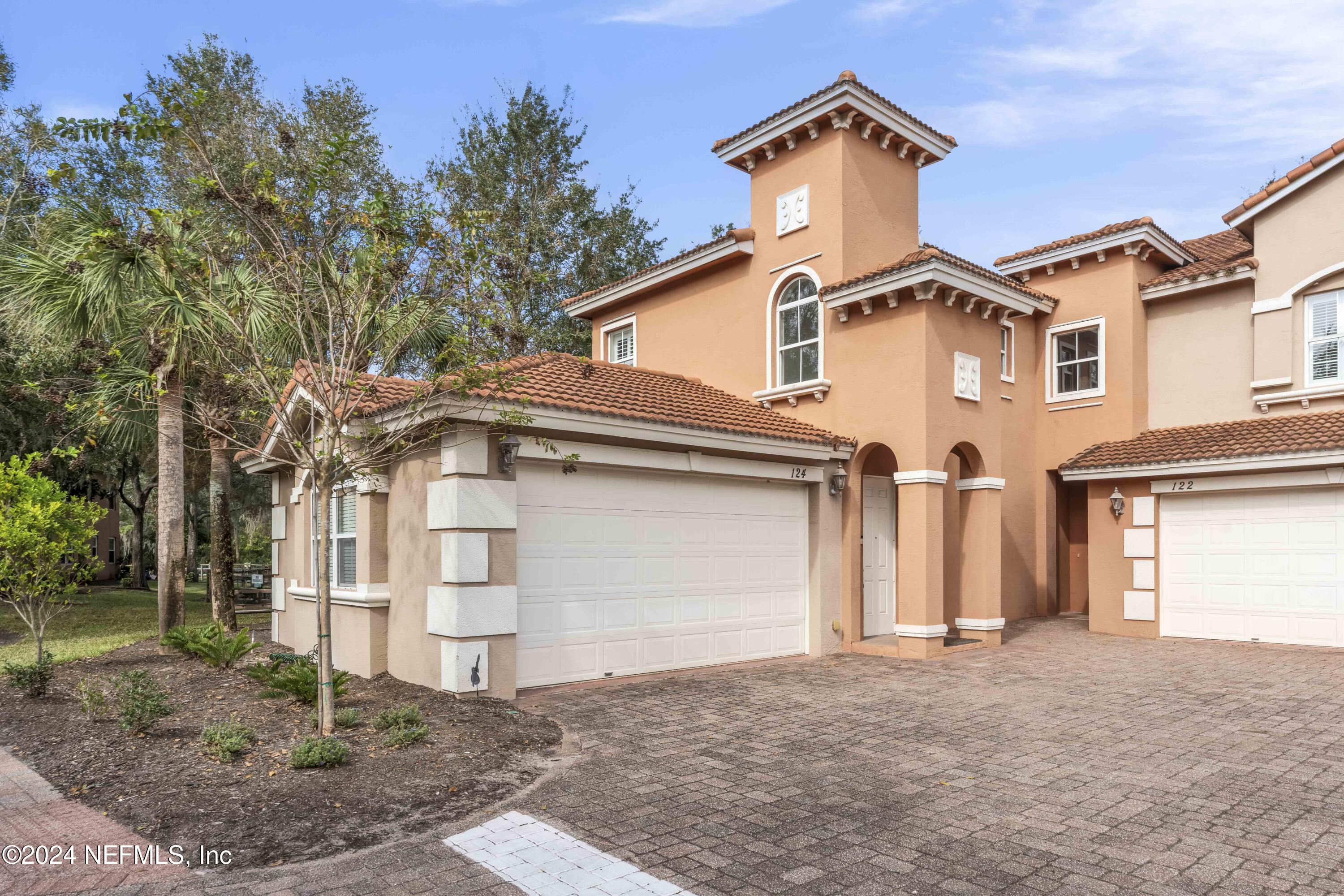 124 HIDDEN PALMS Lane, 201