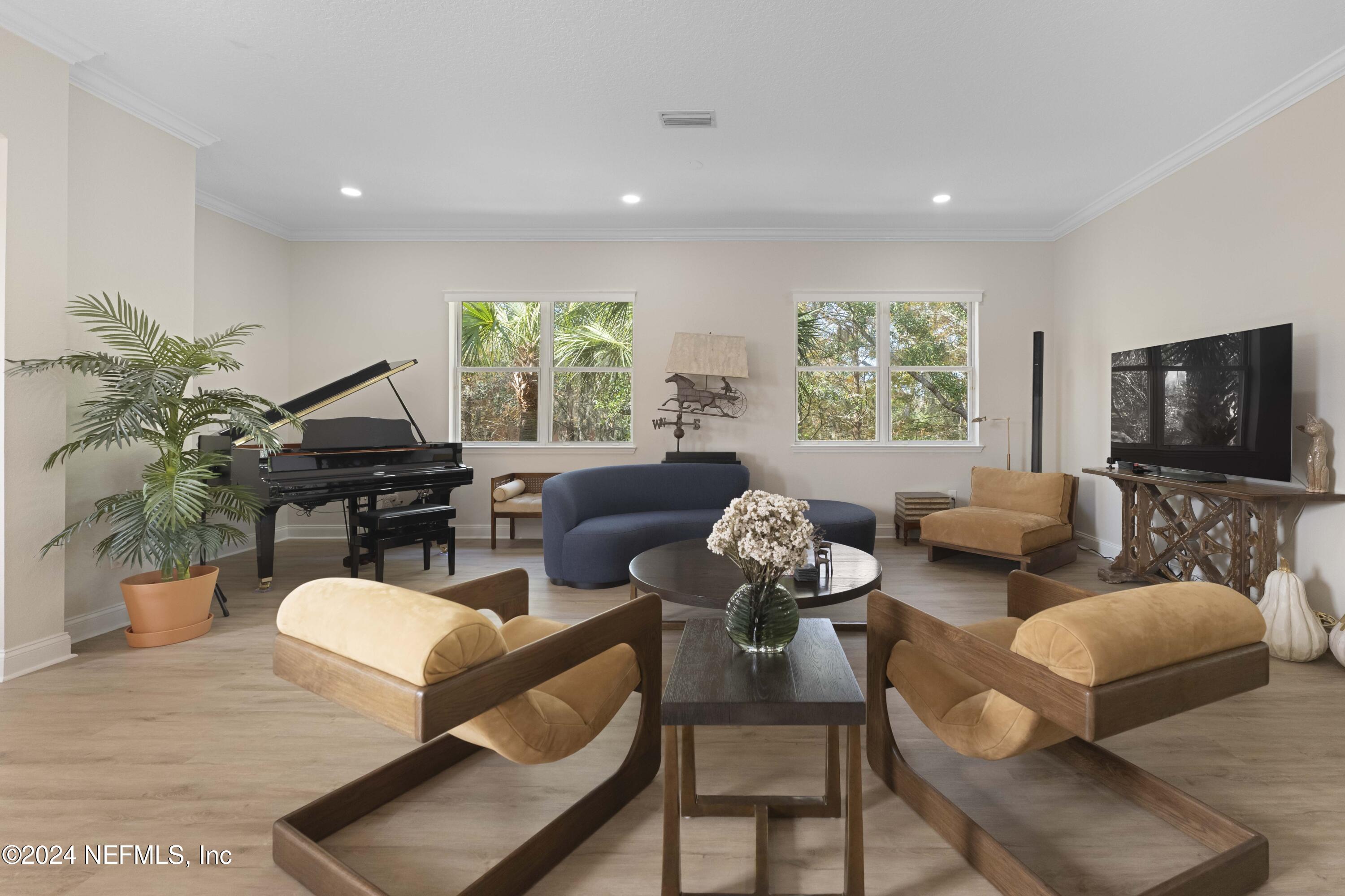 124 HIDDEN PALMS Lane, 201