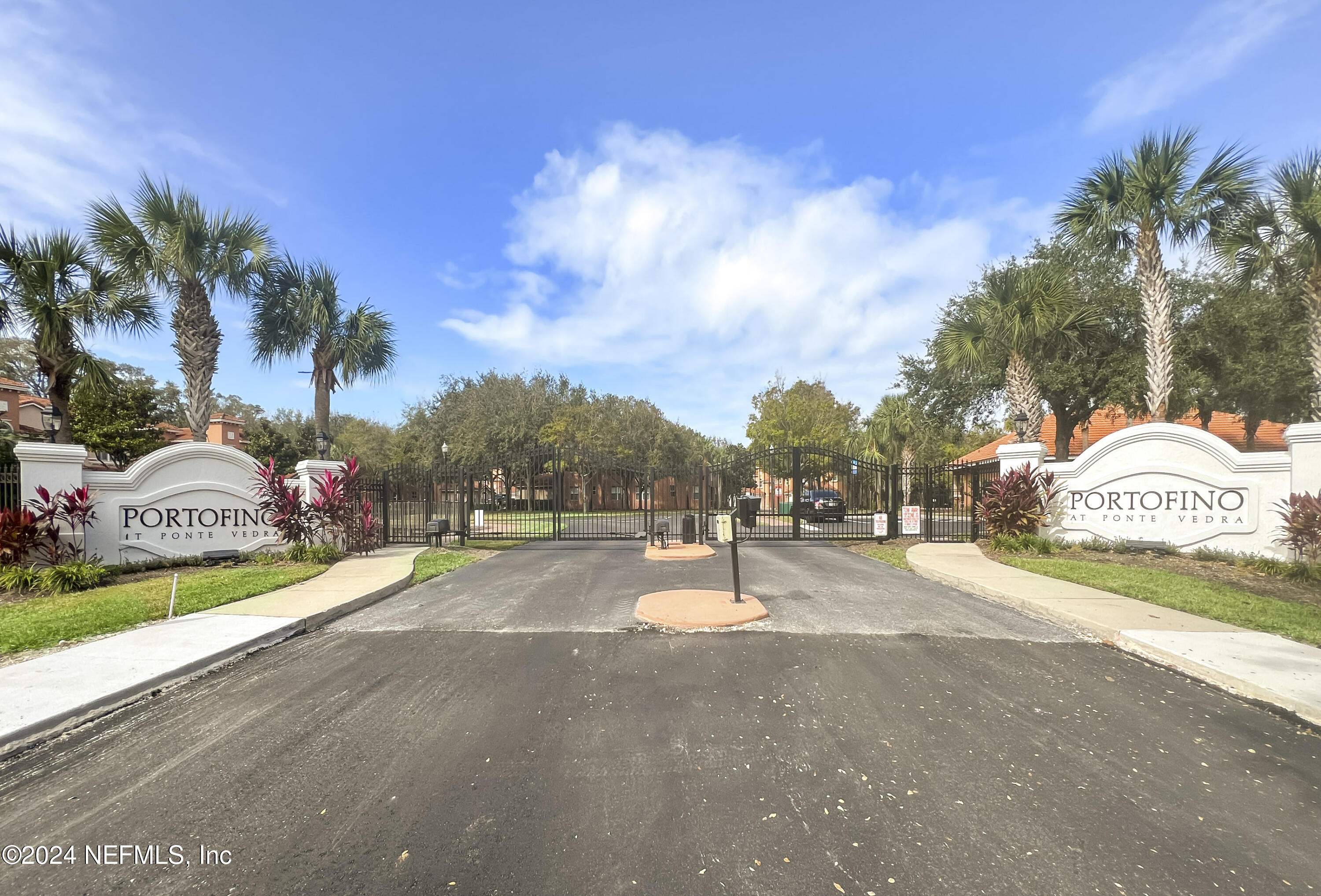 124 HIDDEN PALMS Lane, 201