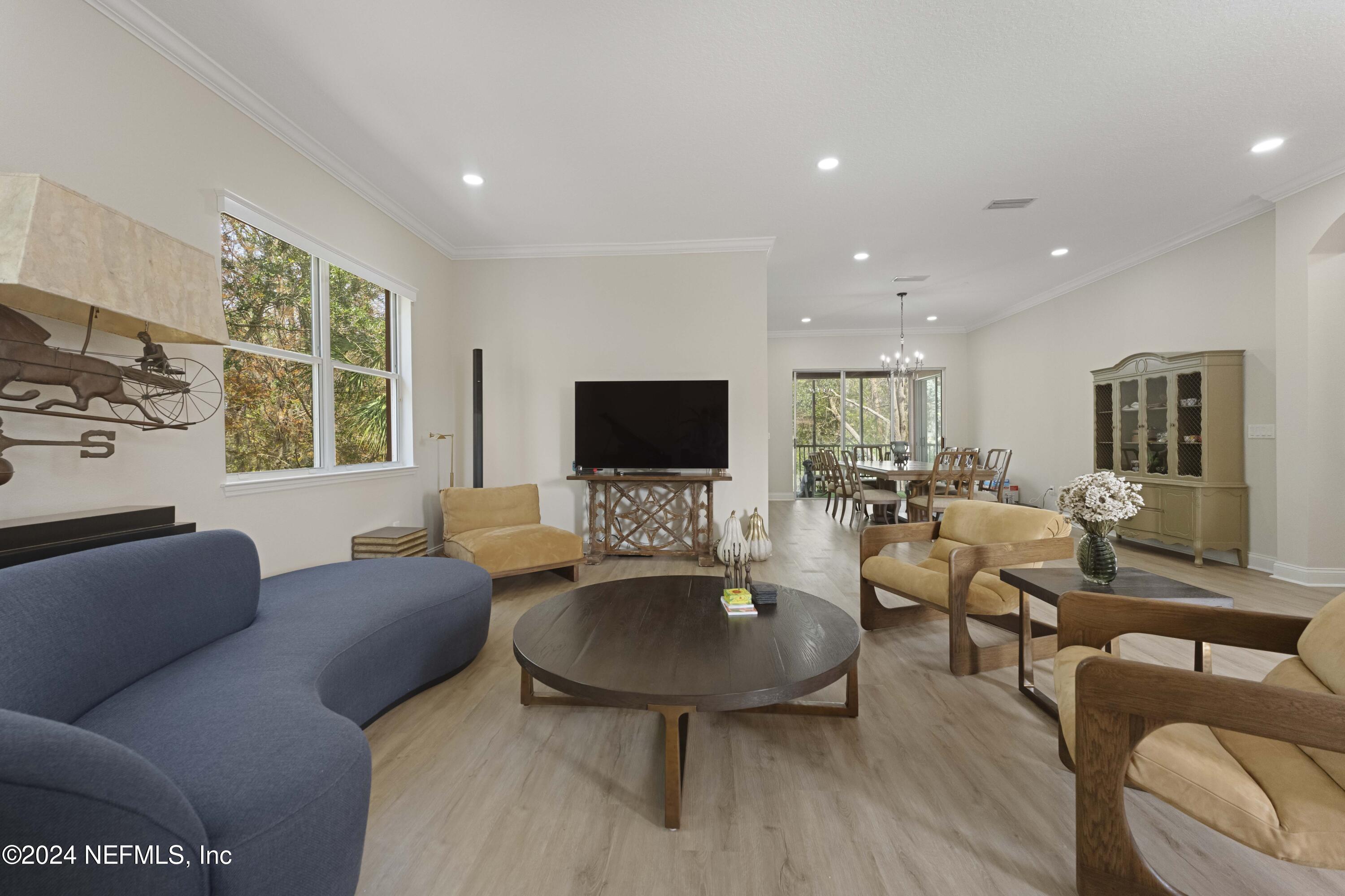124 HIDDEN PALMS Lane, 201
