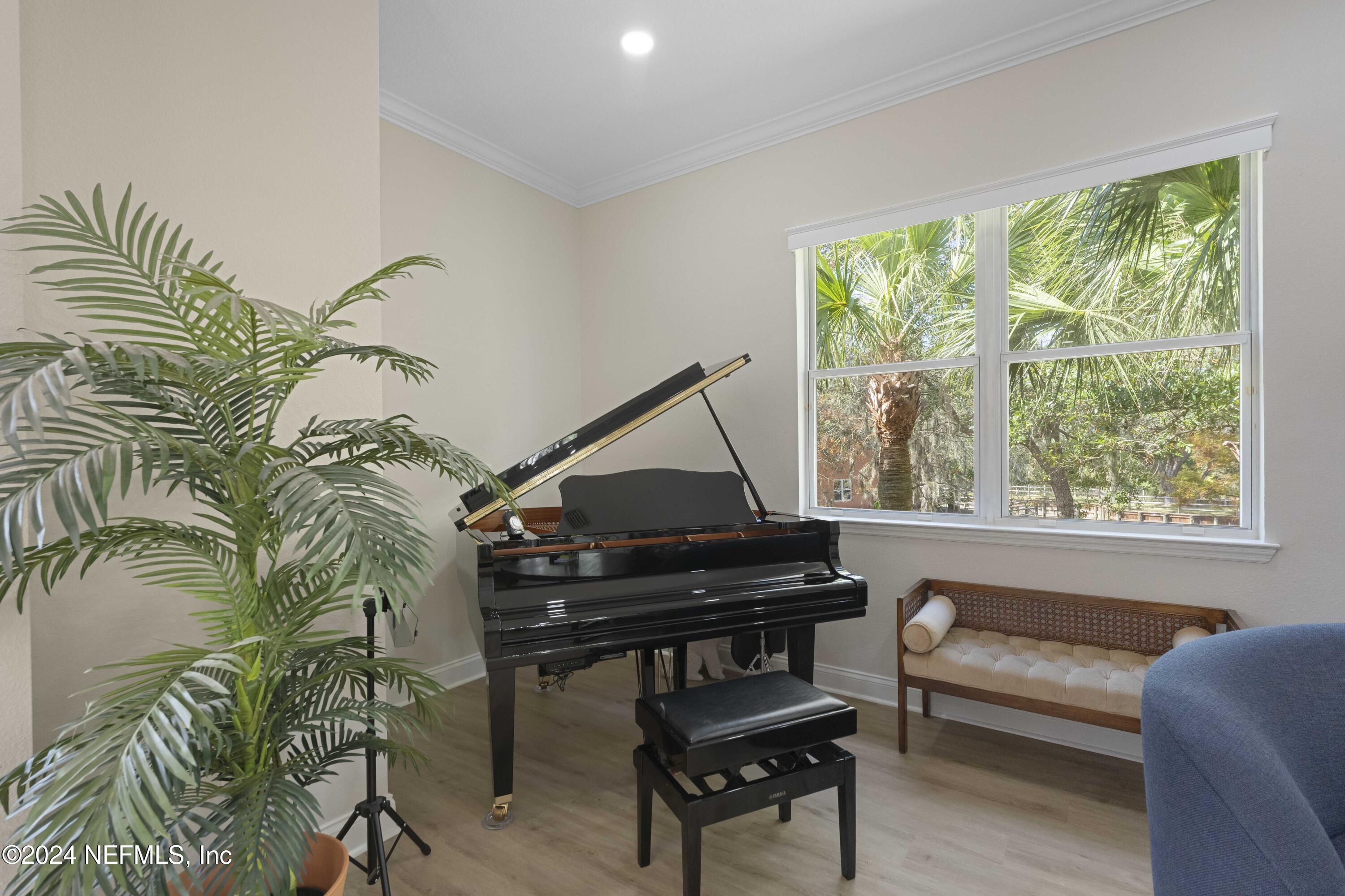 124 HIDDEN PALMS Lane, 201