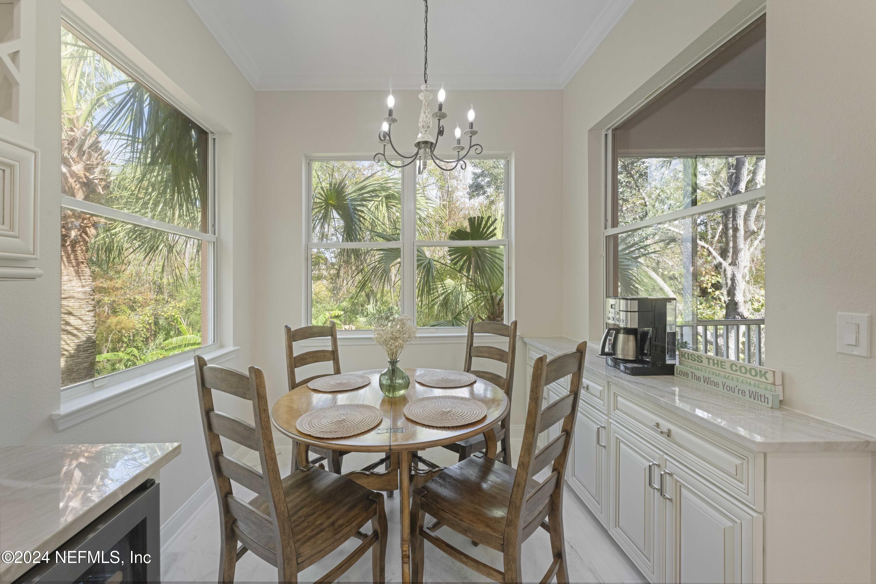 124 HIDDEN PALMS Lane, 201