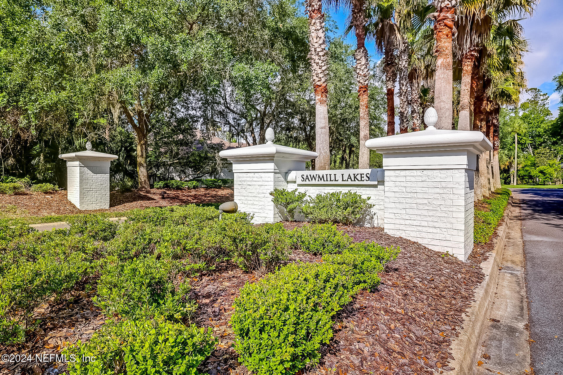 133 SAWMILL LAKES Boulevard