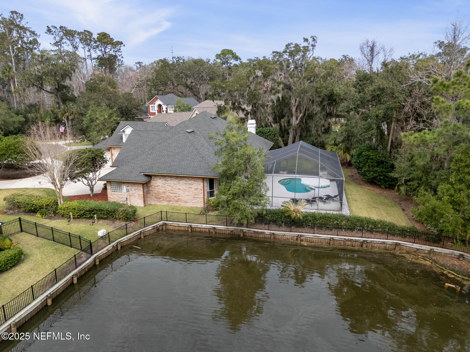433 E WOODHAVEN Drive