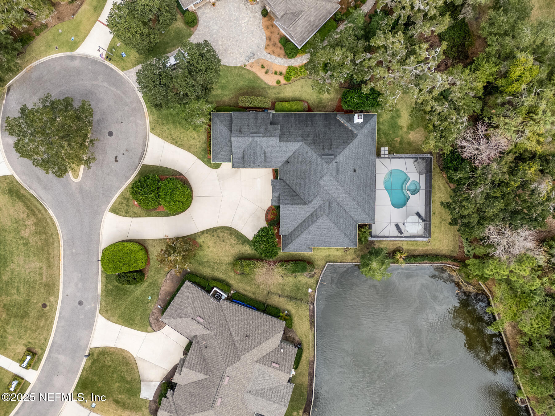 433 E WOODHAVEN Drive