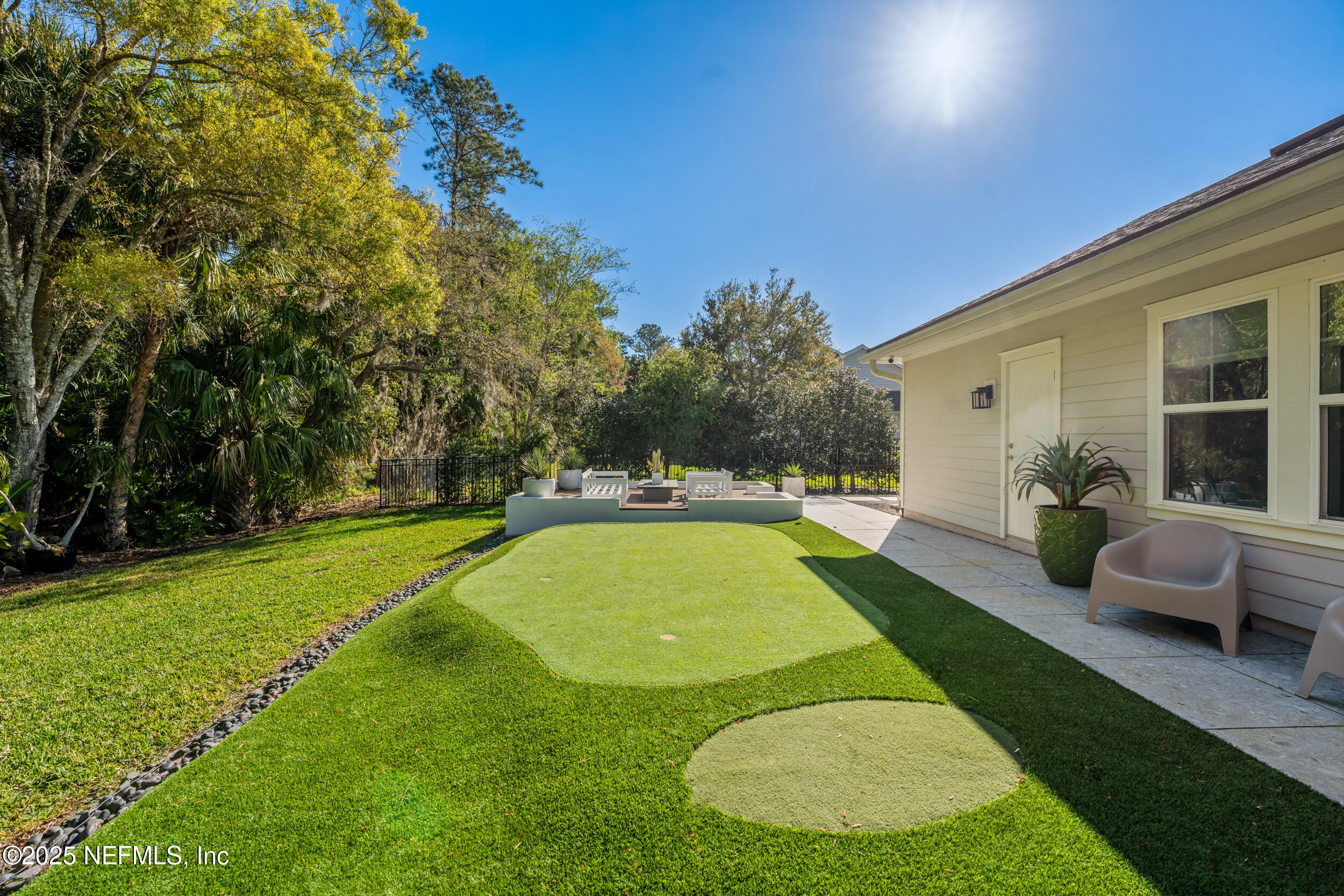 116 KING SAGO Court