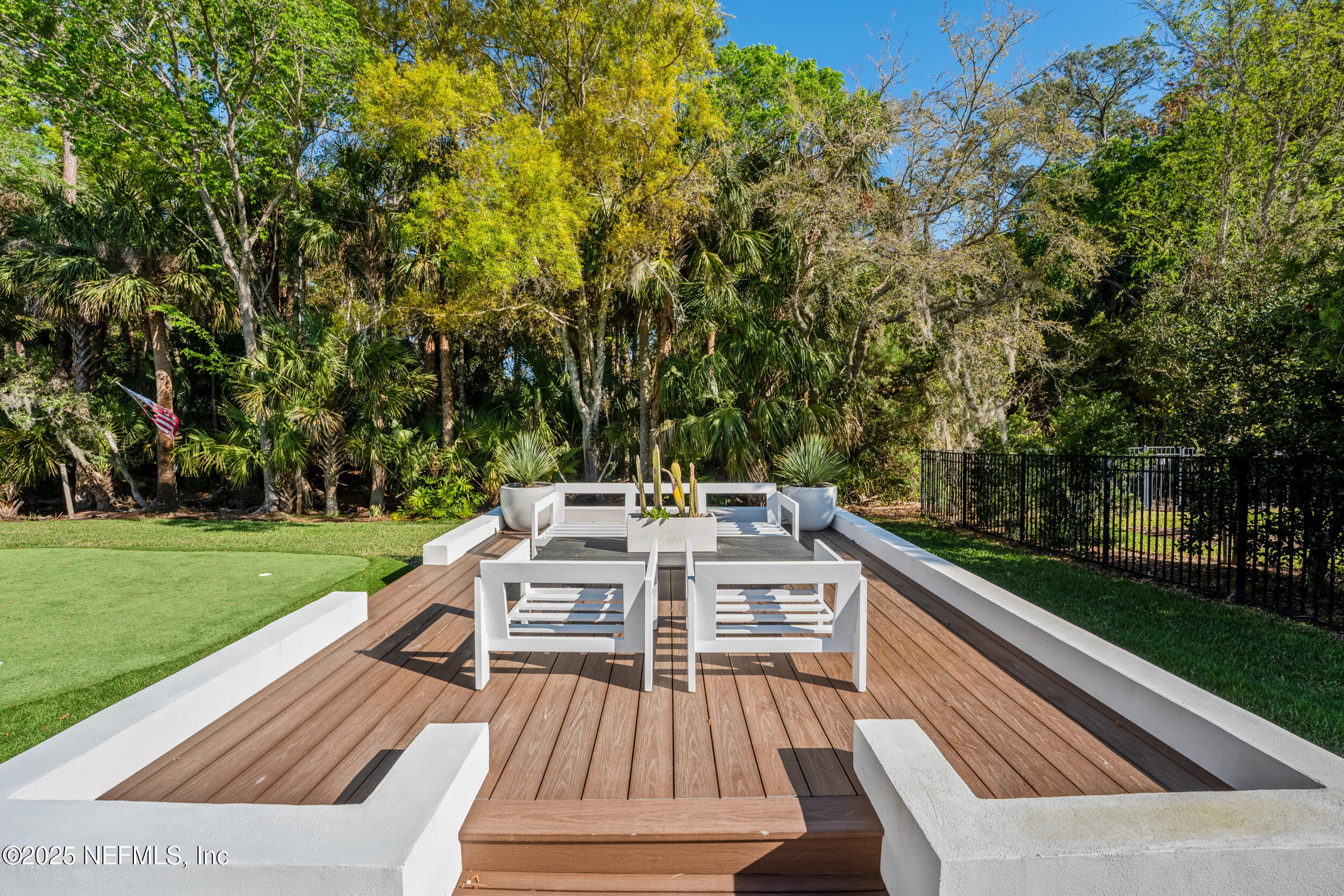 116 KING SAGO Court