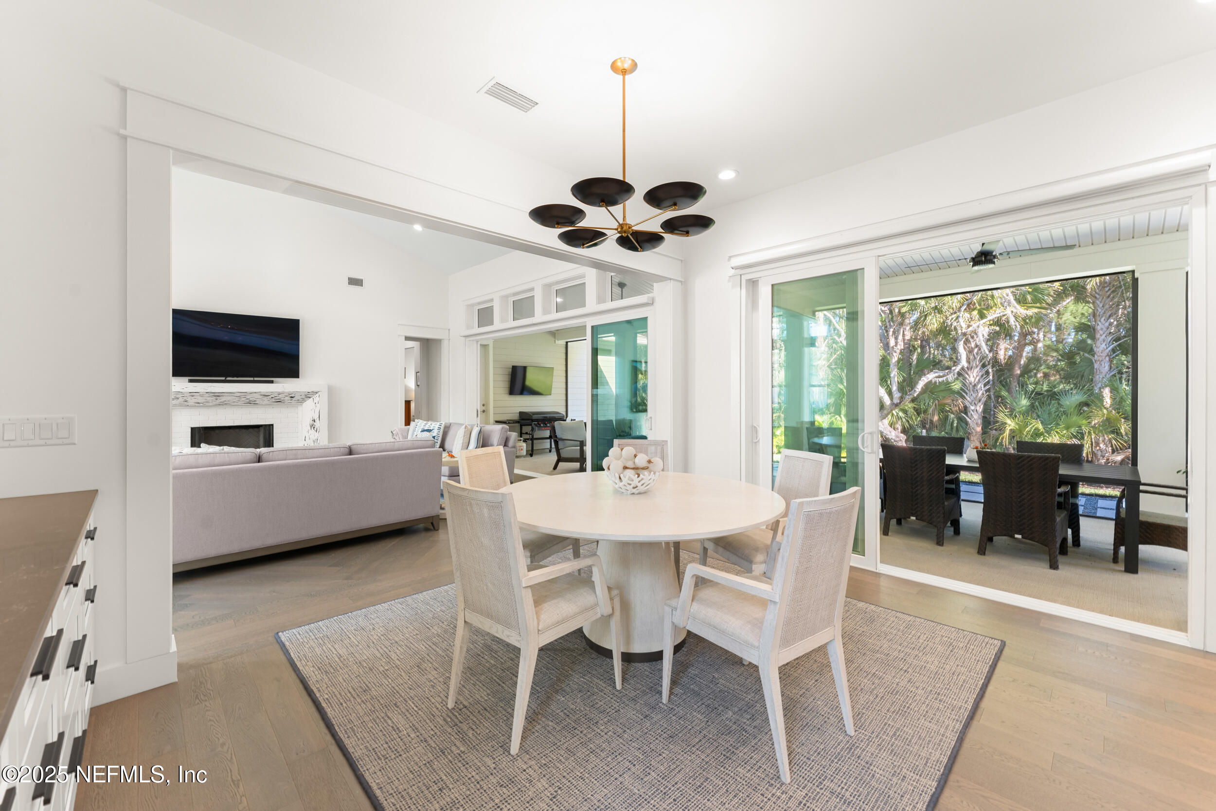 116 KING SAGO Court