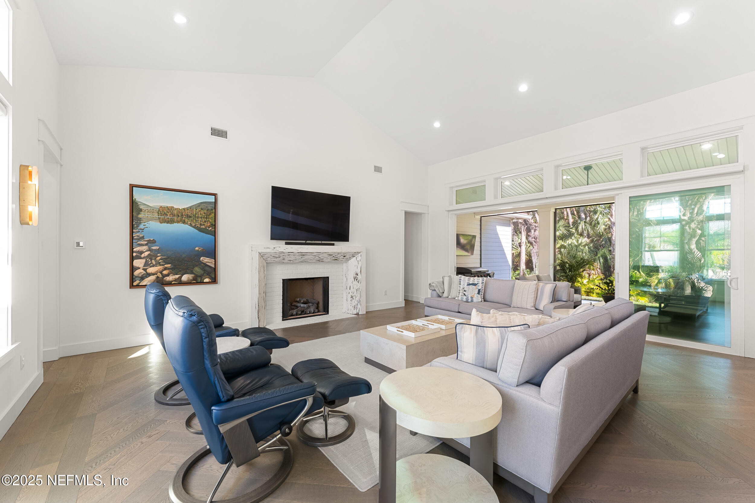 116 KING SAGO Court