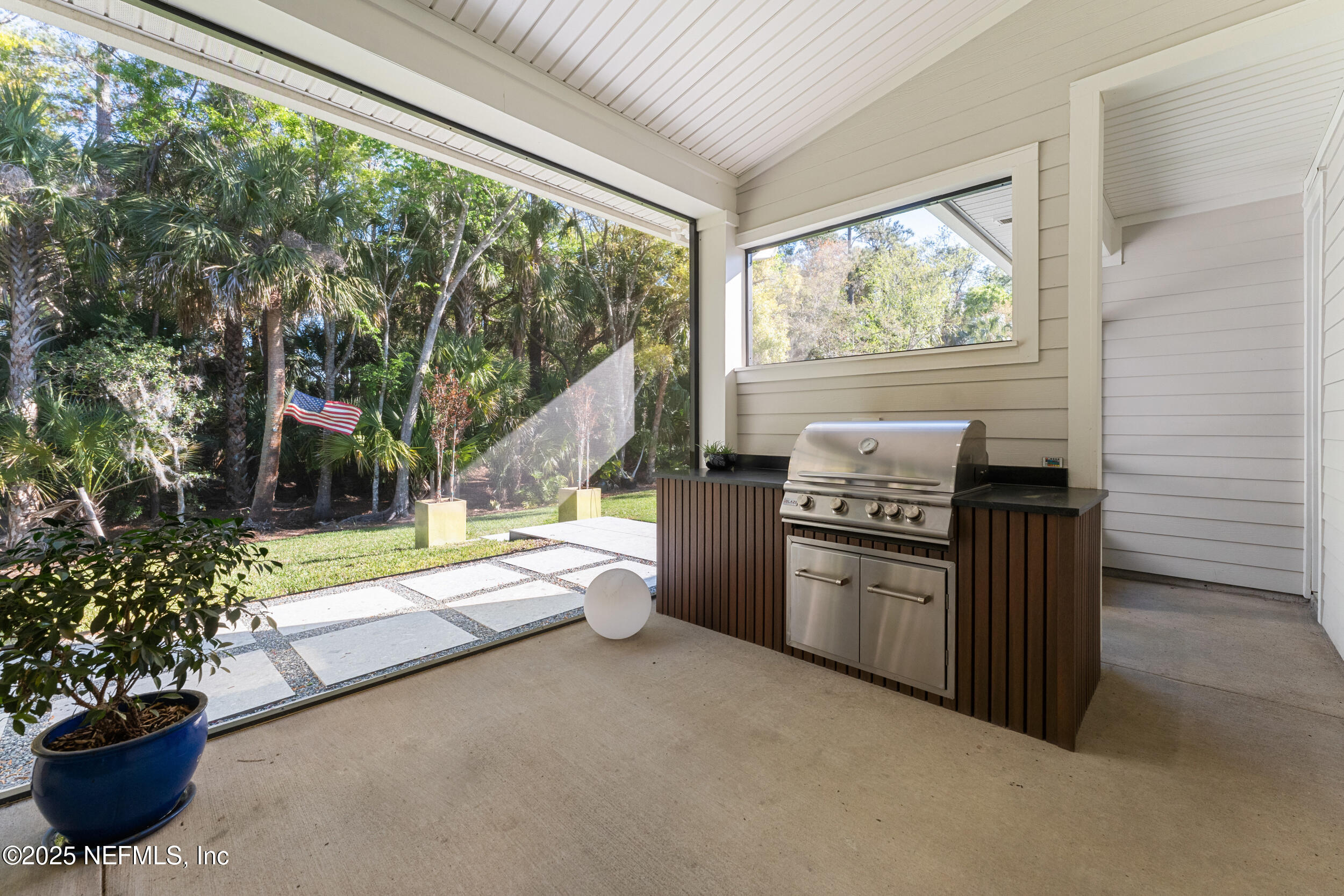 116 KING SAGO Court