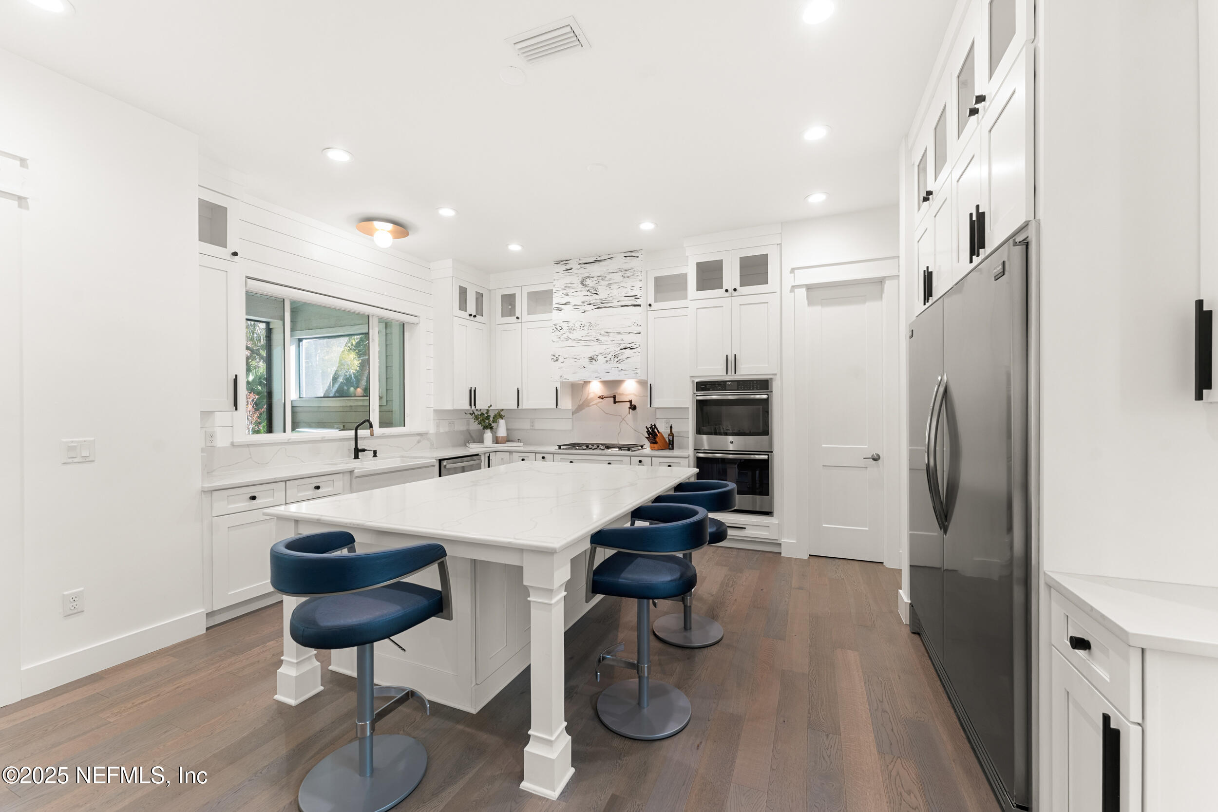 116 KING SAGO Court