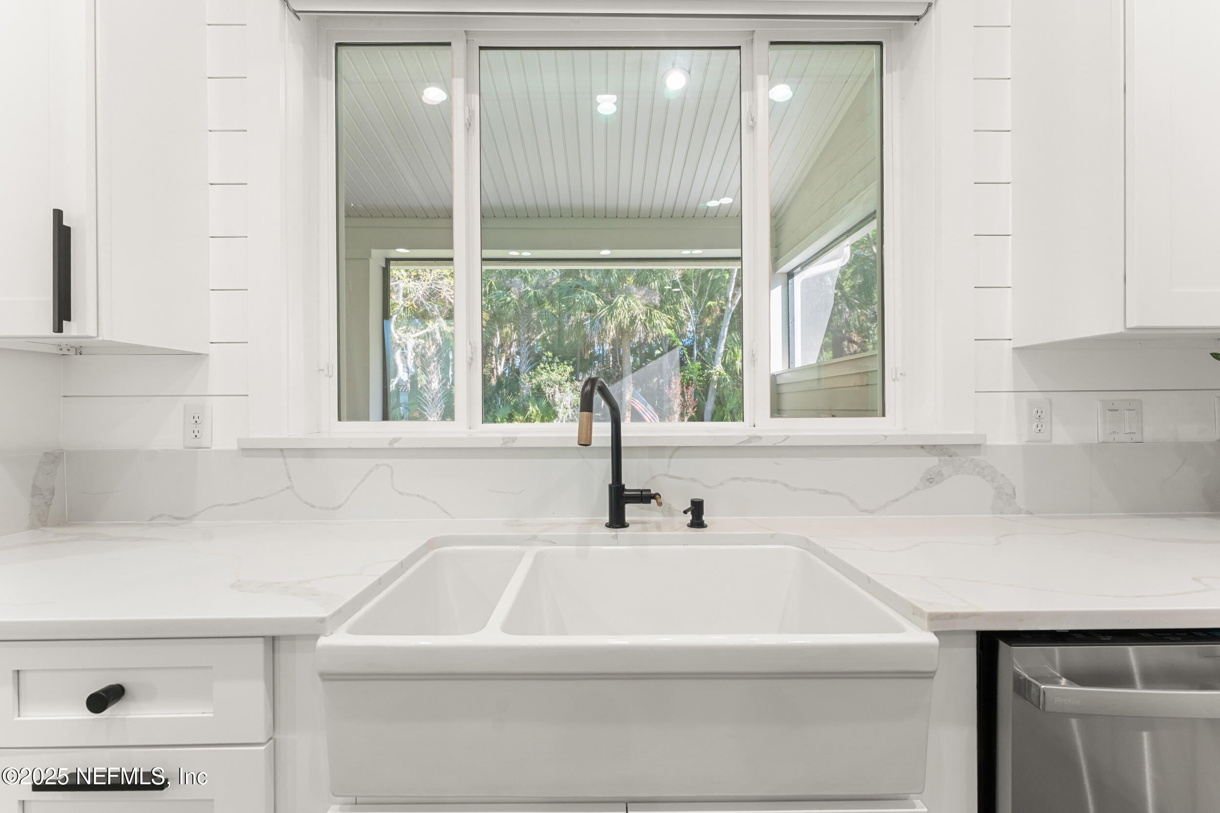 116 KING SAGO Court