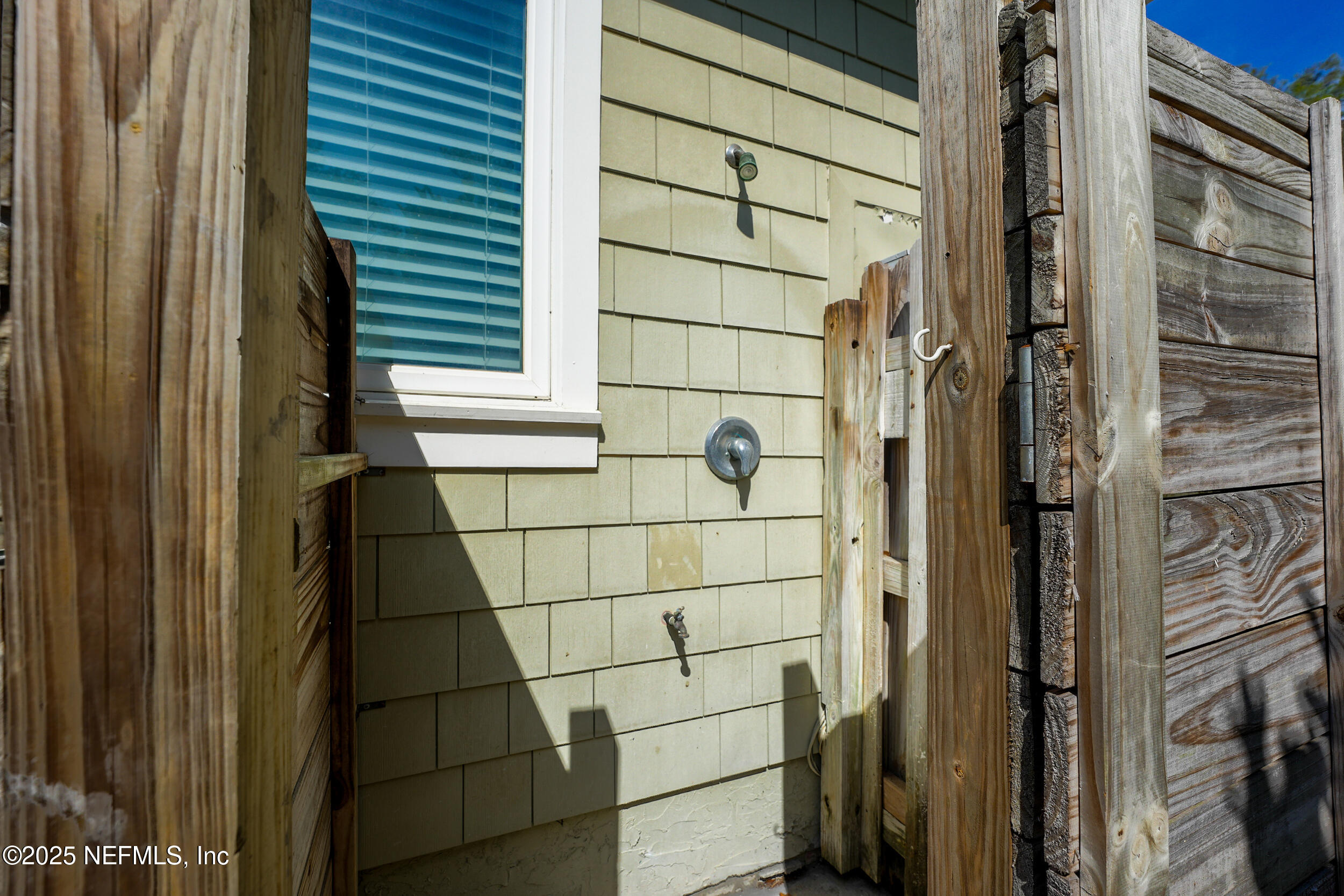 1309 FOREST Avenue