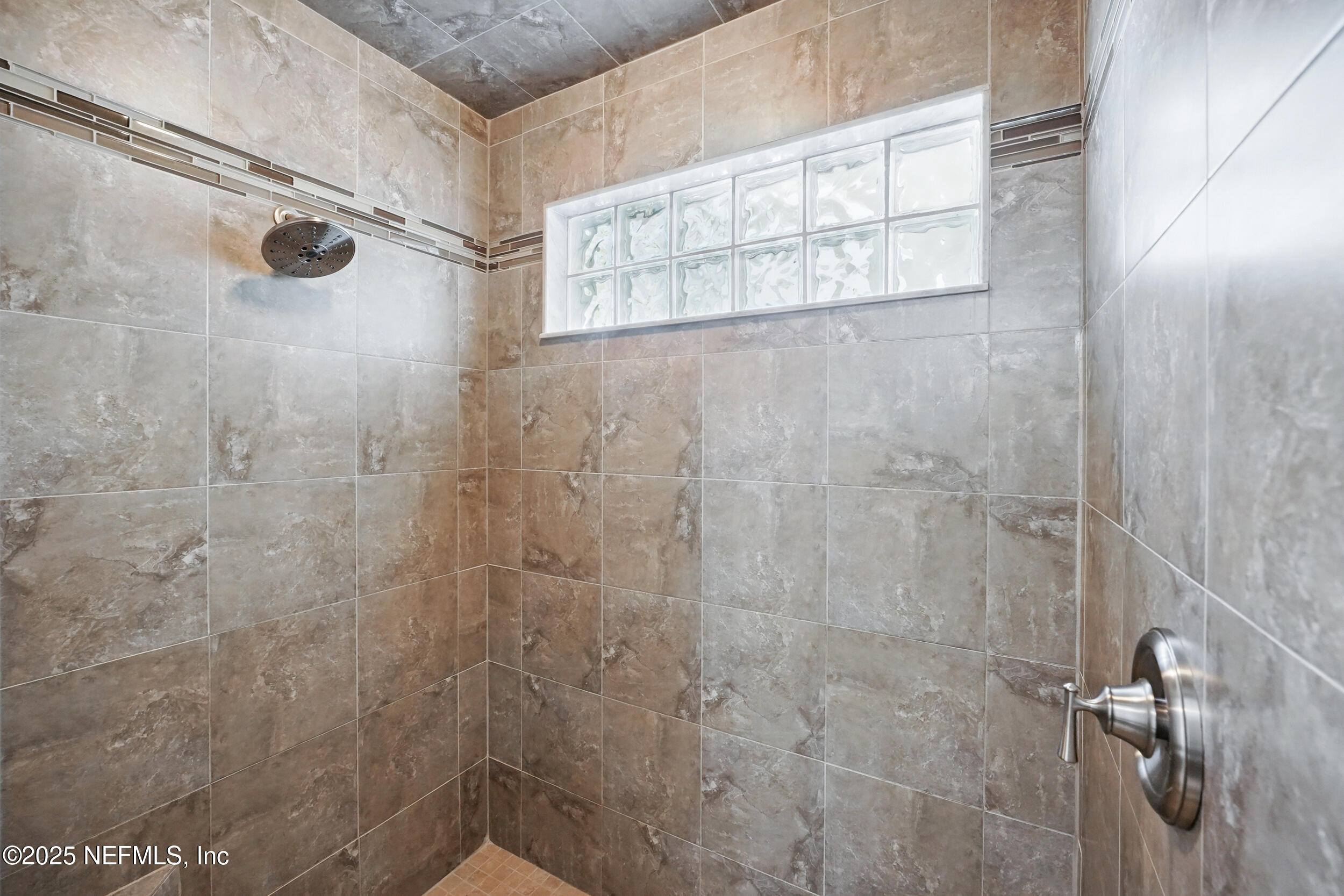 150A N ROSCOE Boulevard