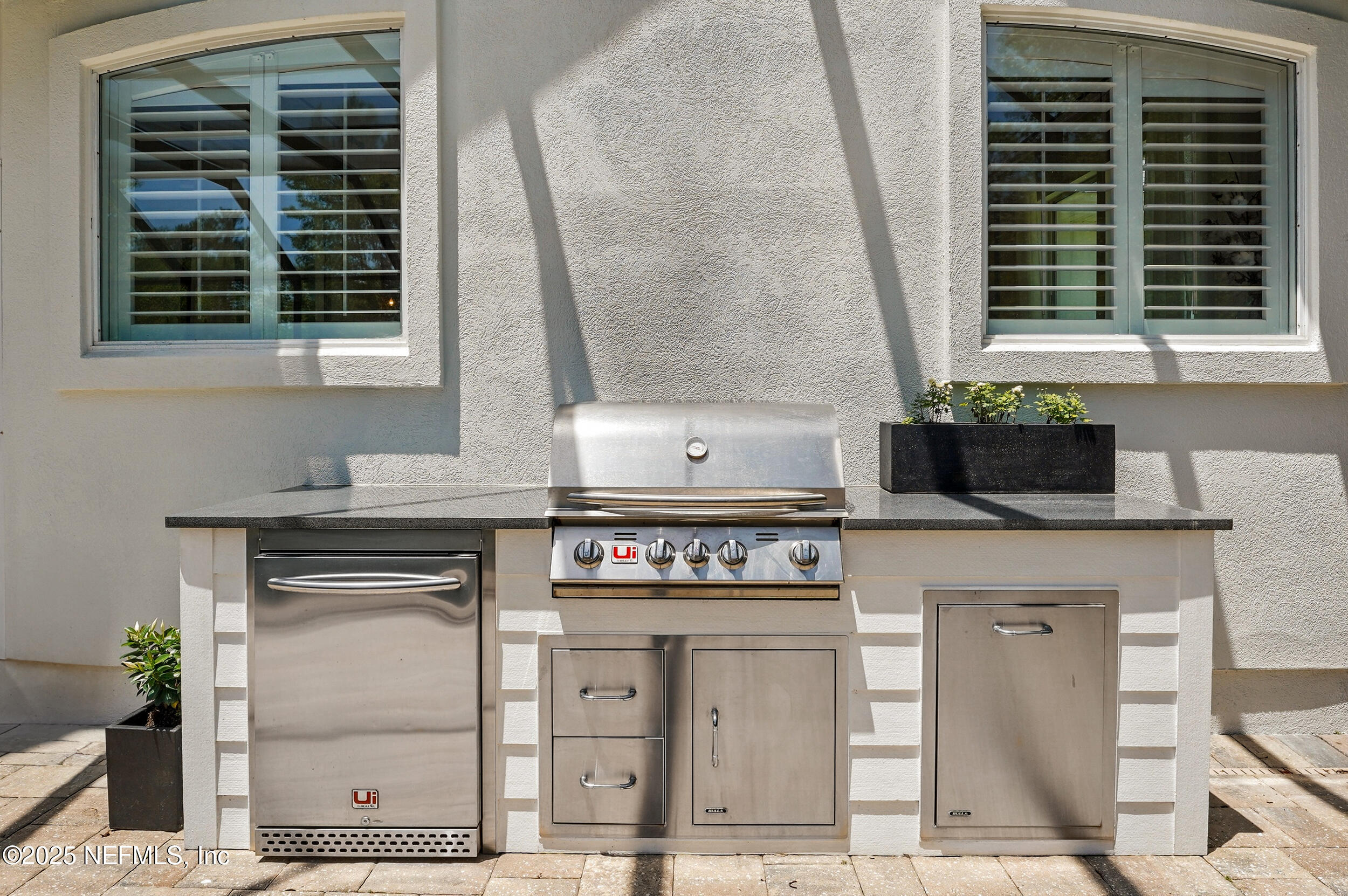 150A N ROSCOE Boulevard