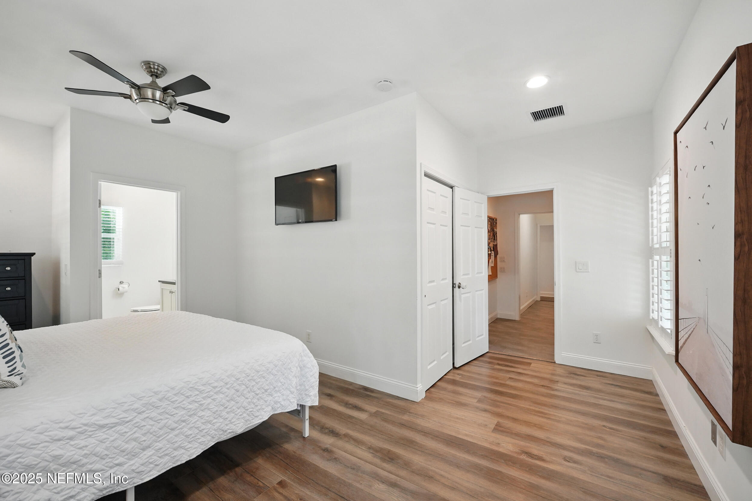 150A N ROSCOE Boulevard