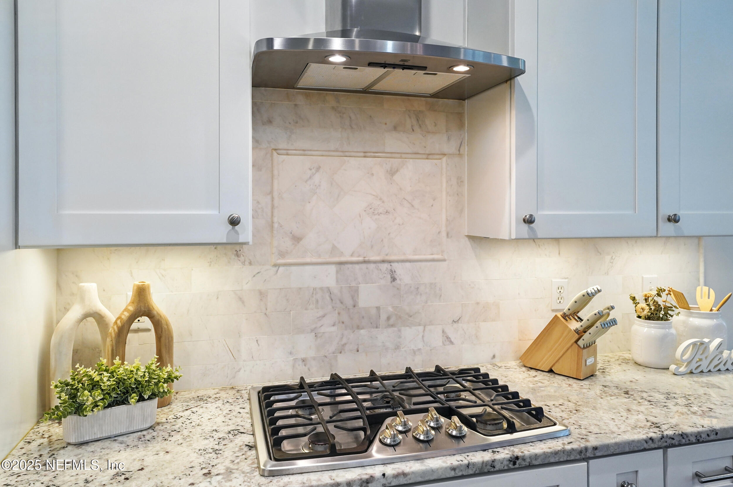 150A N ROSCOE Boulevard