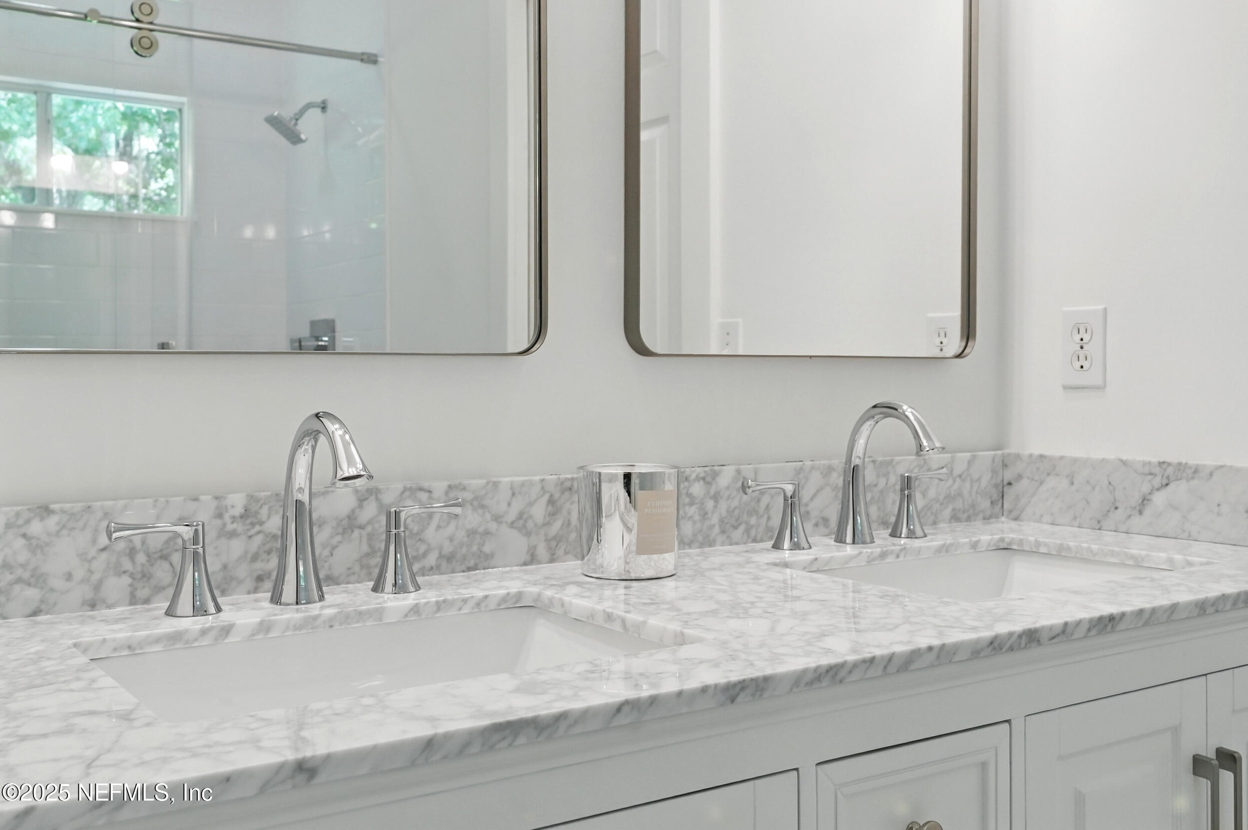 150A N ROSCOE Boulevard