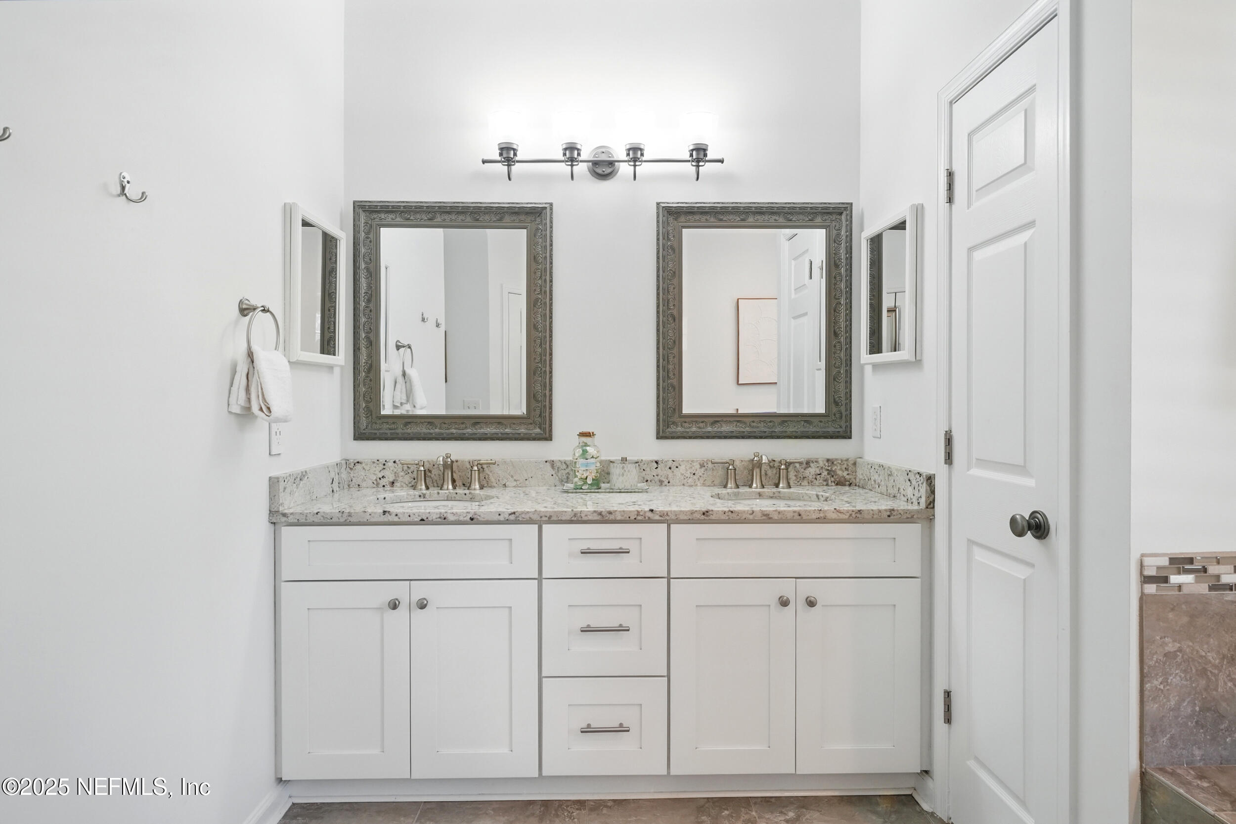 150A N ROSCOE Boulevard