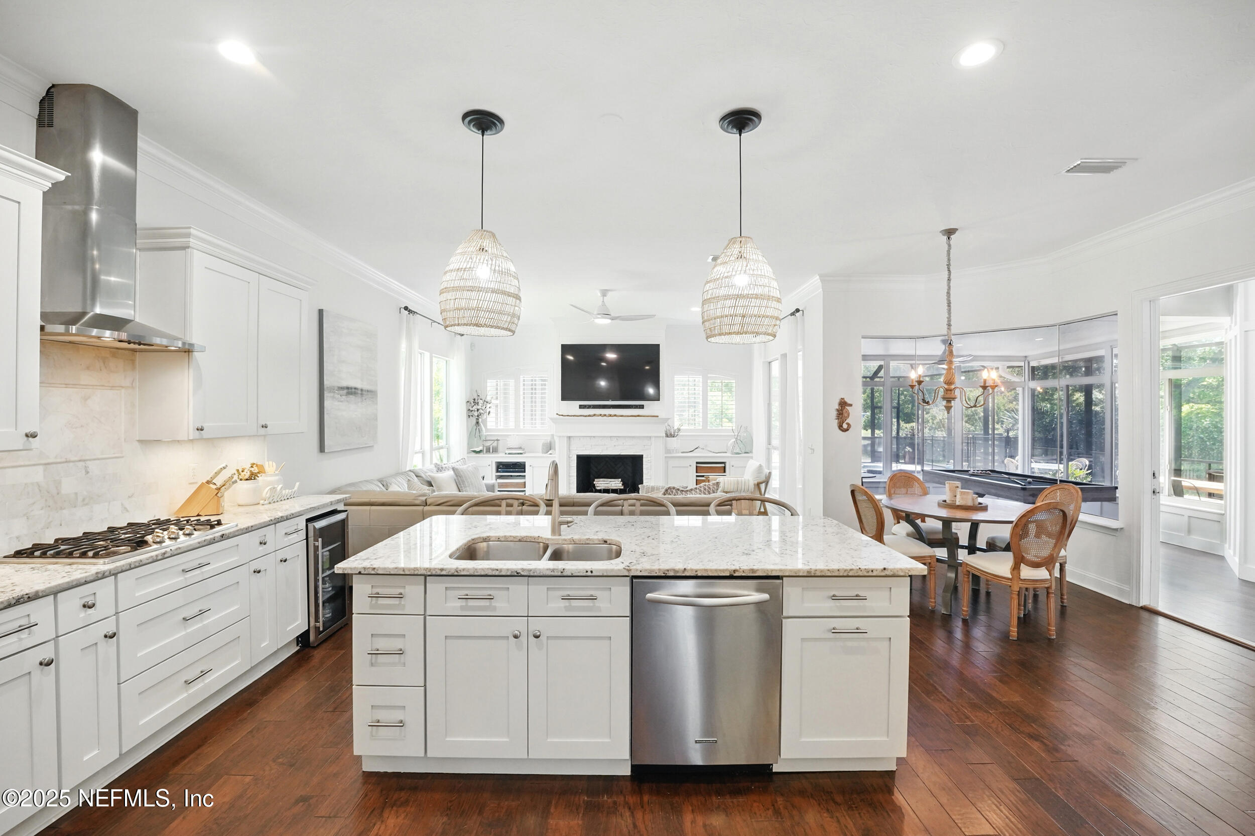 150A N ROSCOE Boulevard