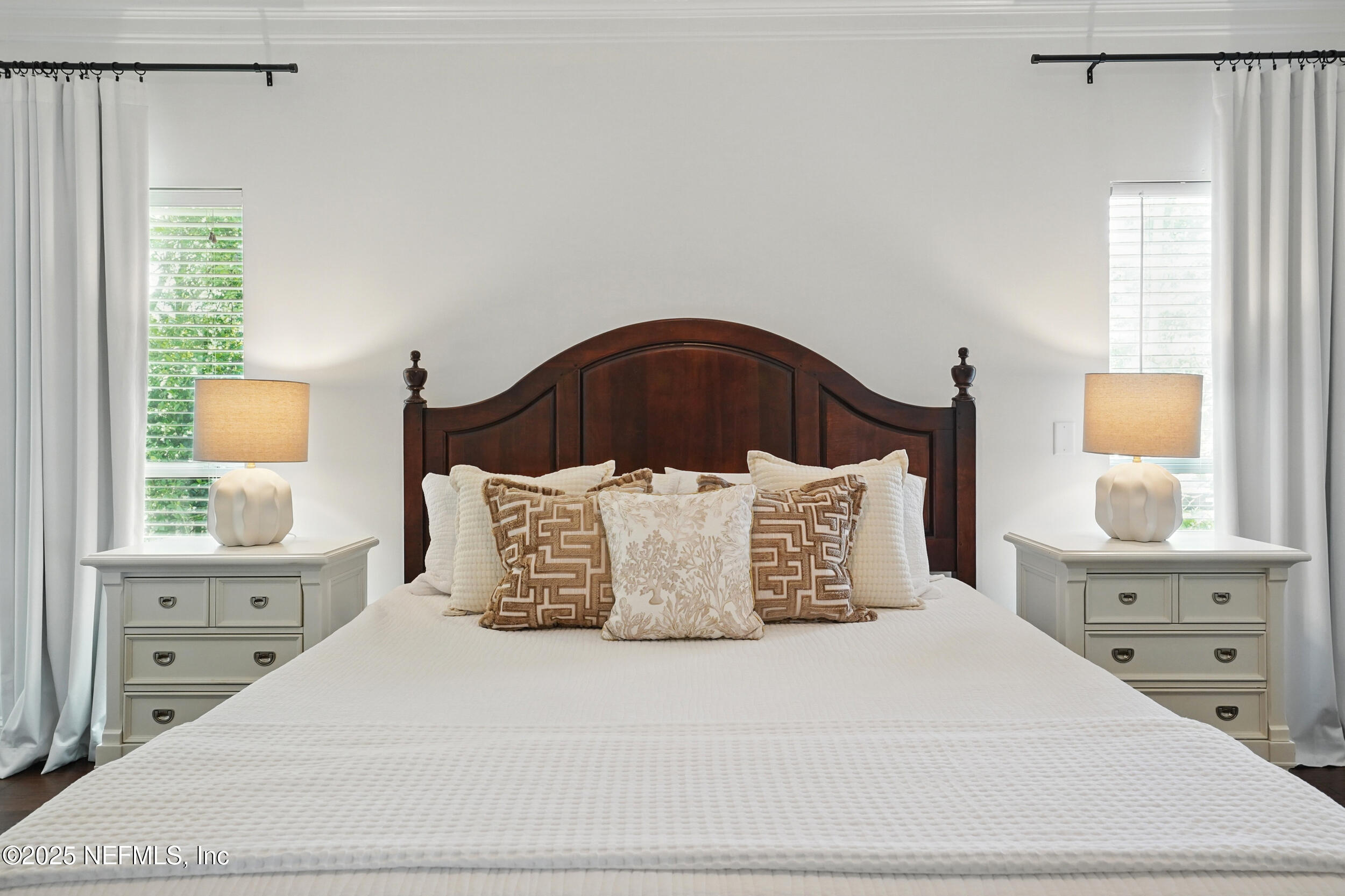 150A N ROSCOE Boulevard