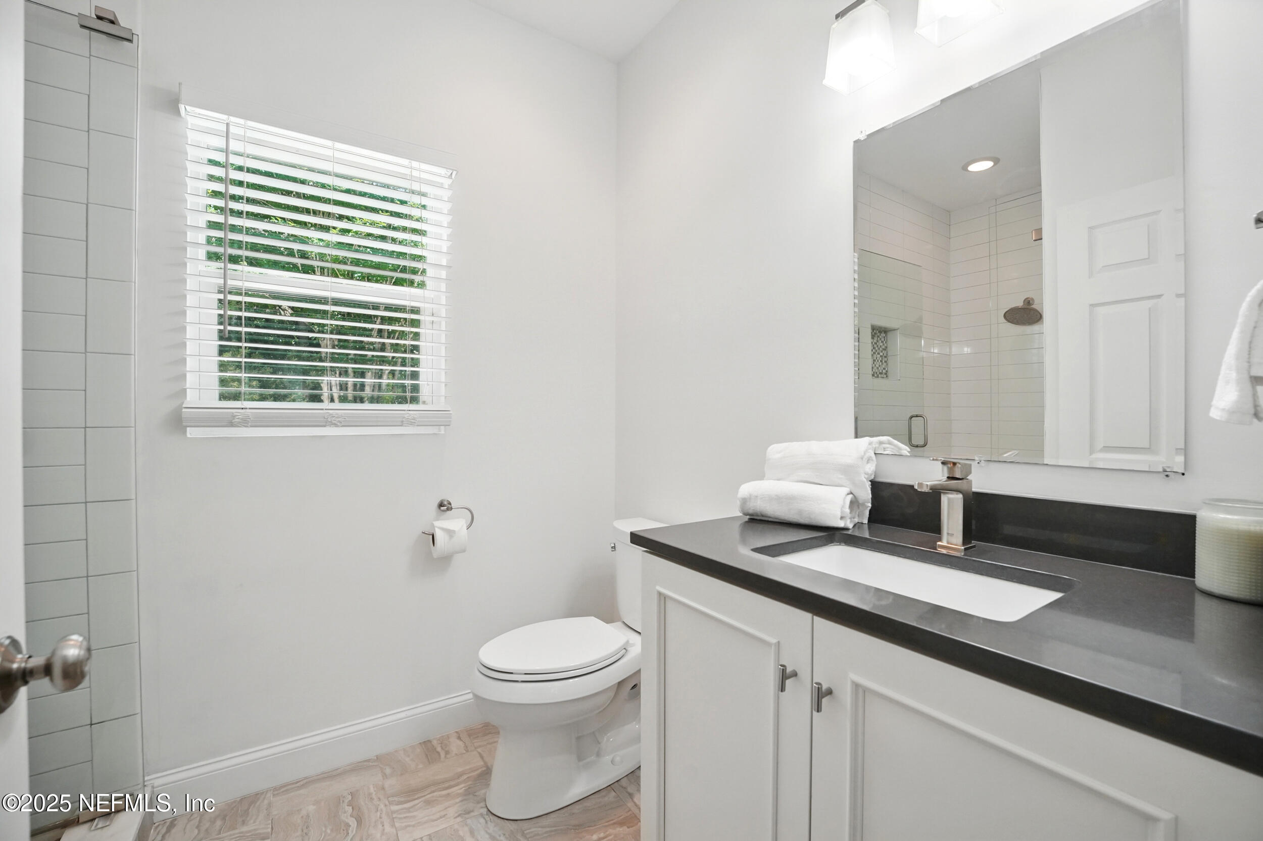 150A N ROSCOE Boulevard