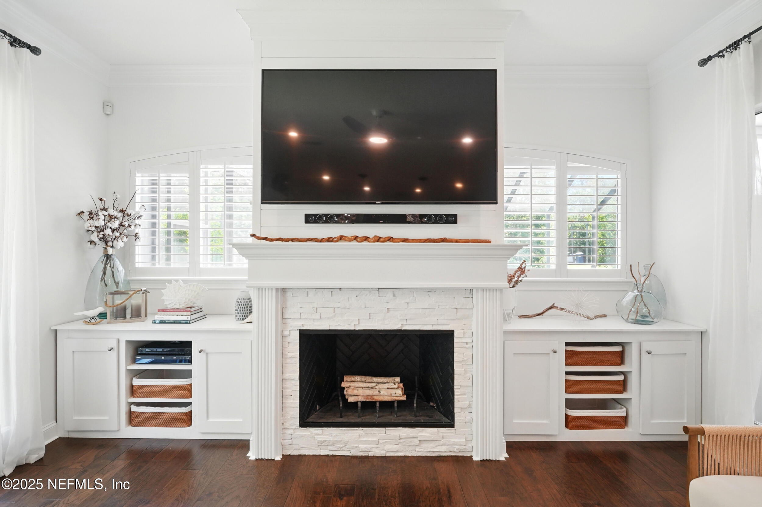 150A N ROSCOE Boulevard