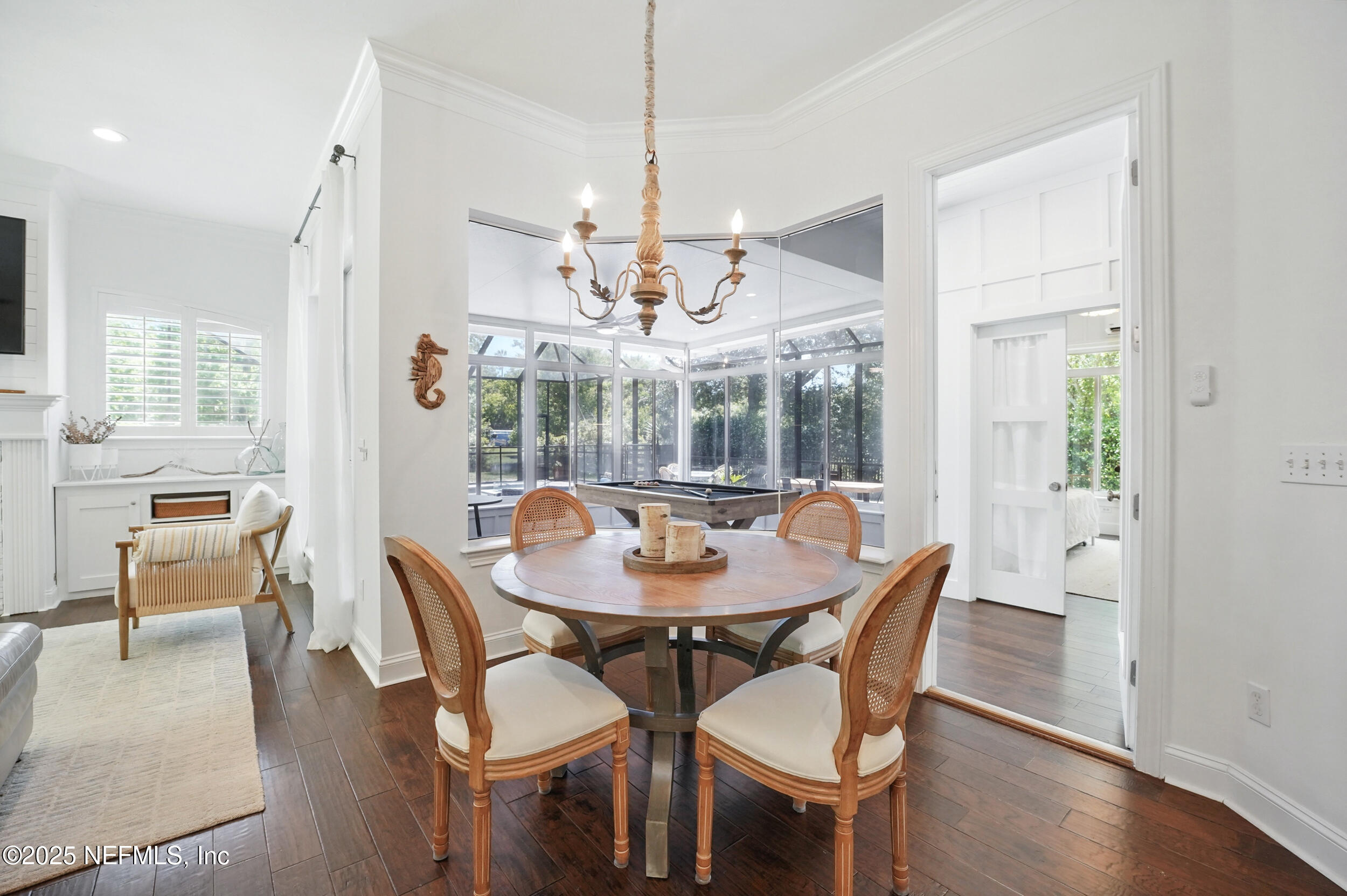 150A N ROSCOE Boulevard