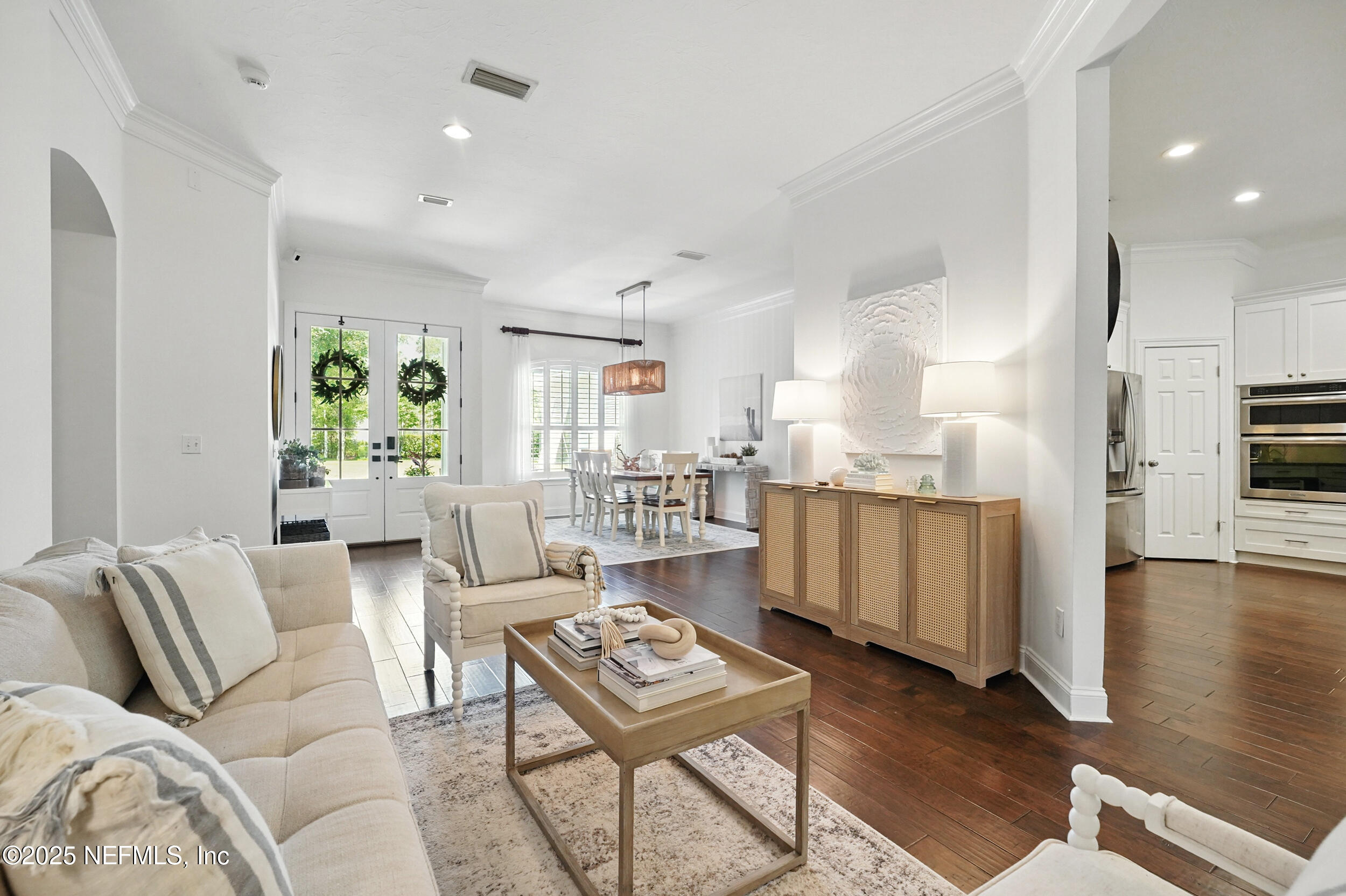 150A N ROSCOE Boulevard