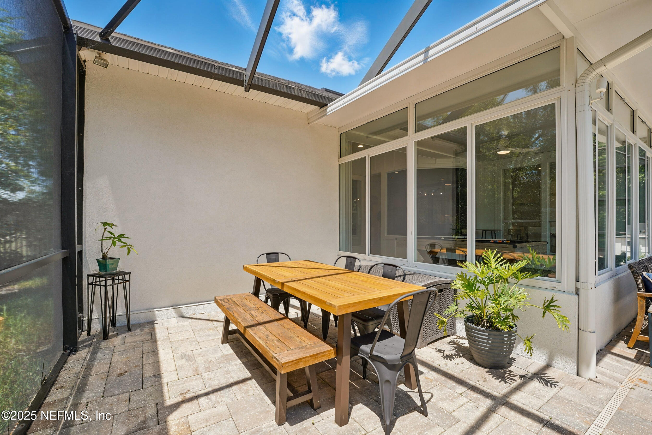 150A N ROSCOE Boulevard