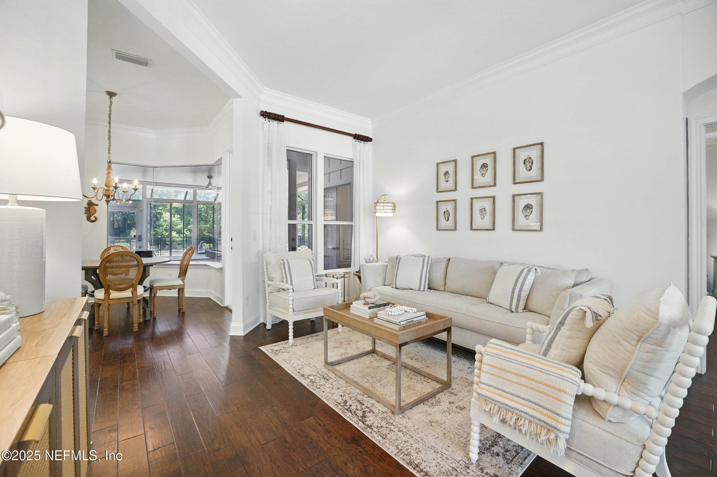 150A N ROSCOE Boulevard