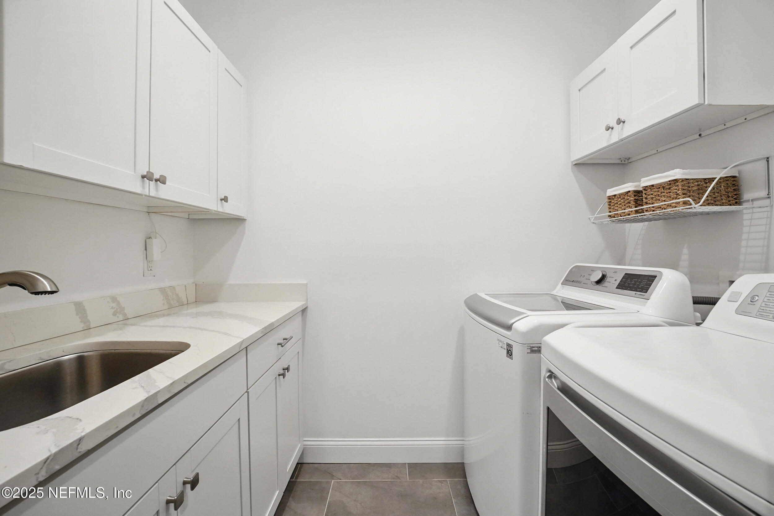 150A N ROSCOE Boulevard