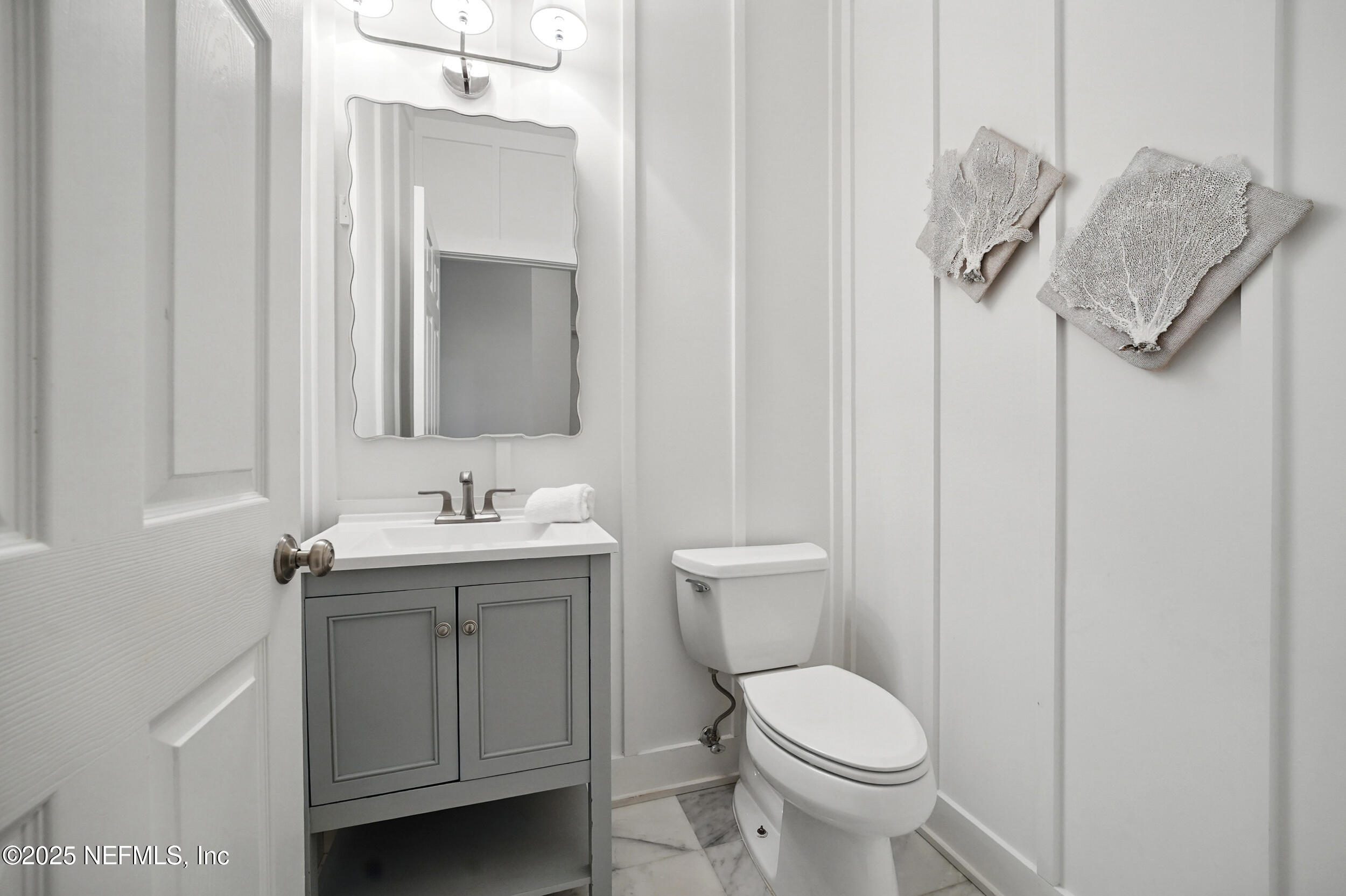 150A N ROSCOE Boulevard