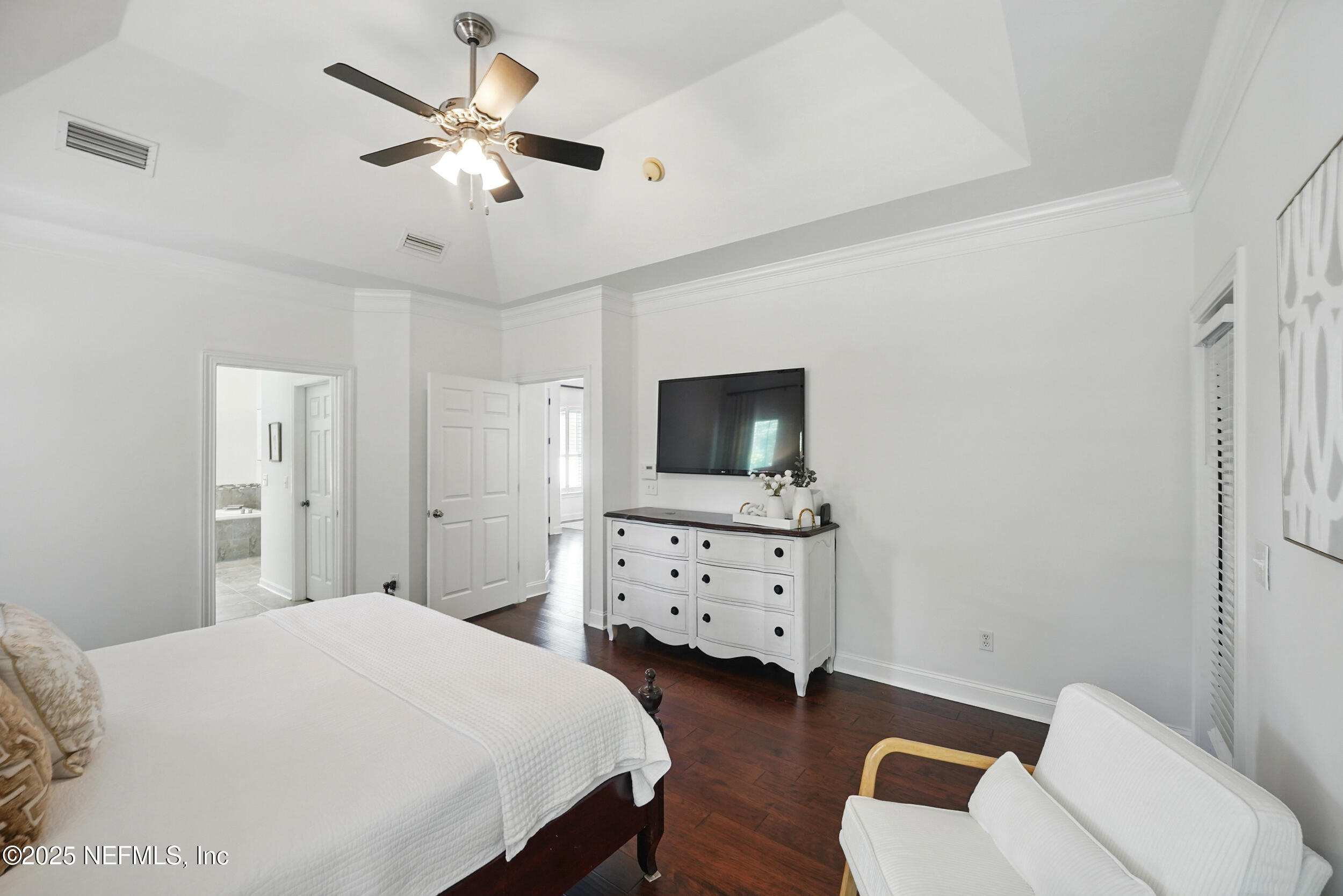 150A N ROSCOE Boulevard