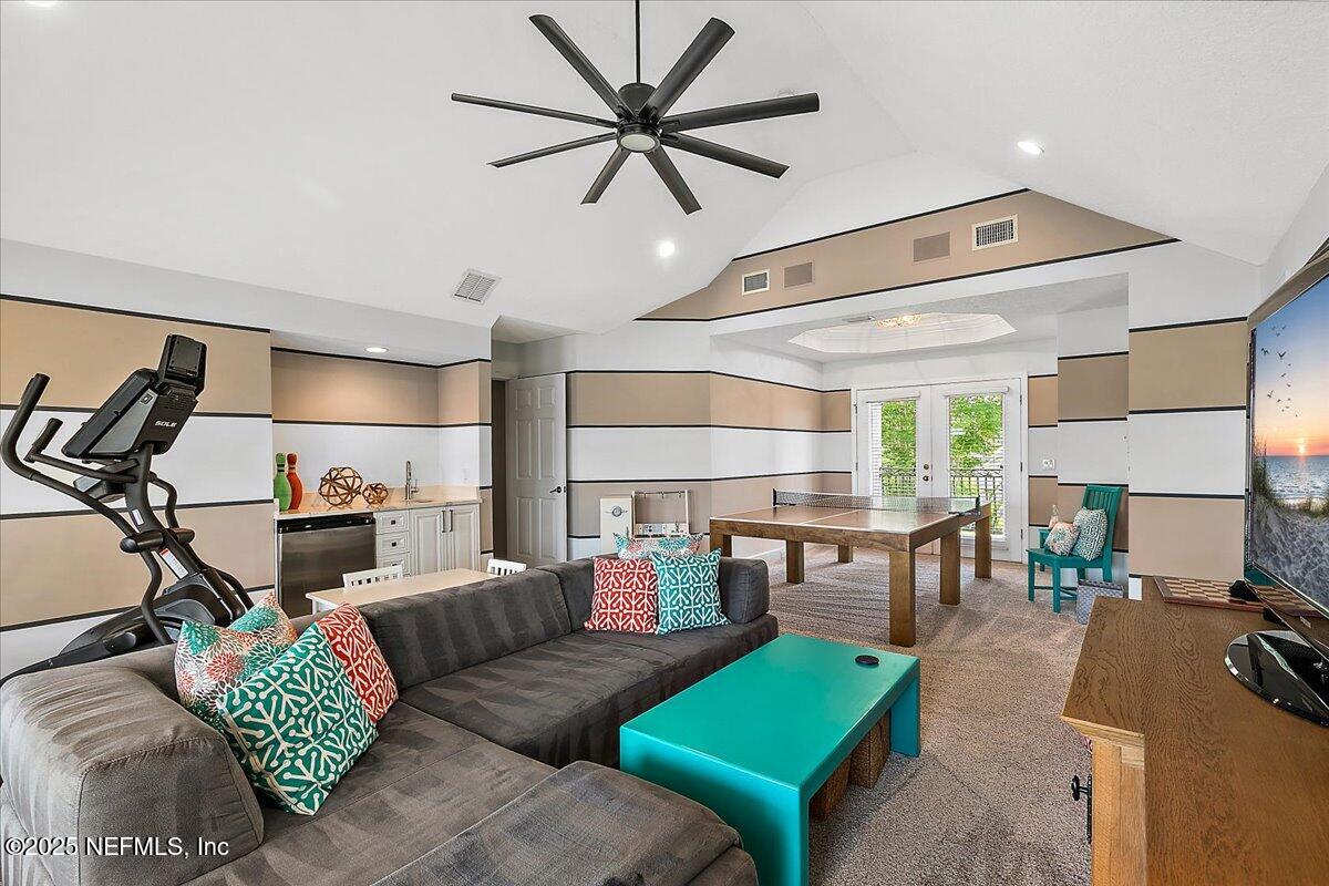 201 ROYAL TERN Road N