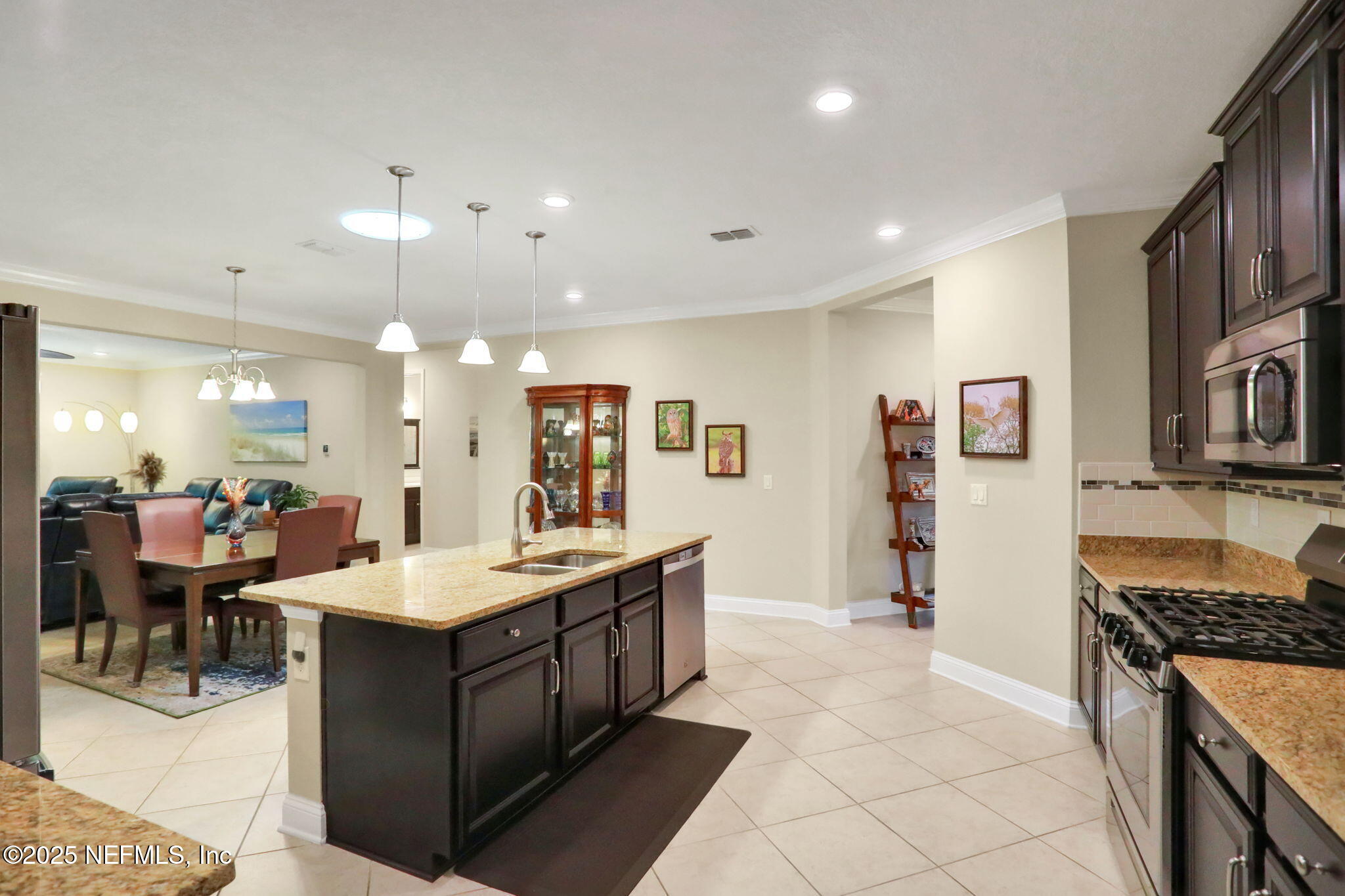 831 ASPEN LEAF Drive