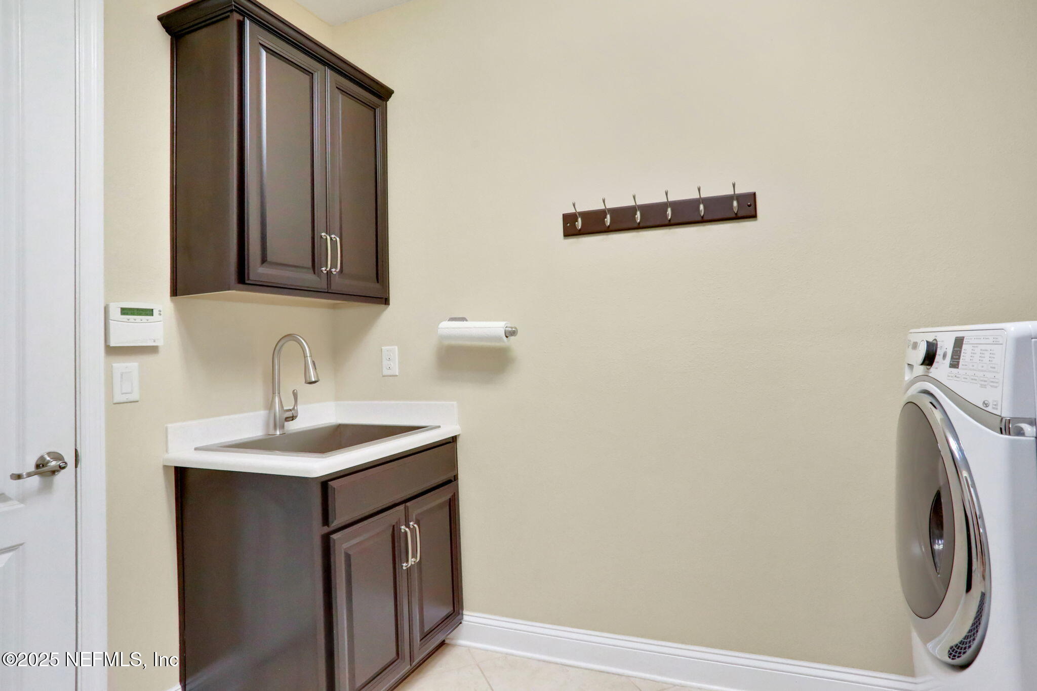 831 ASPEN LEAF Drive