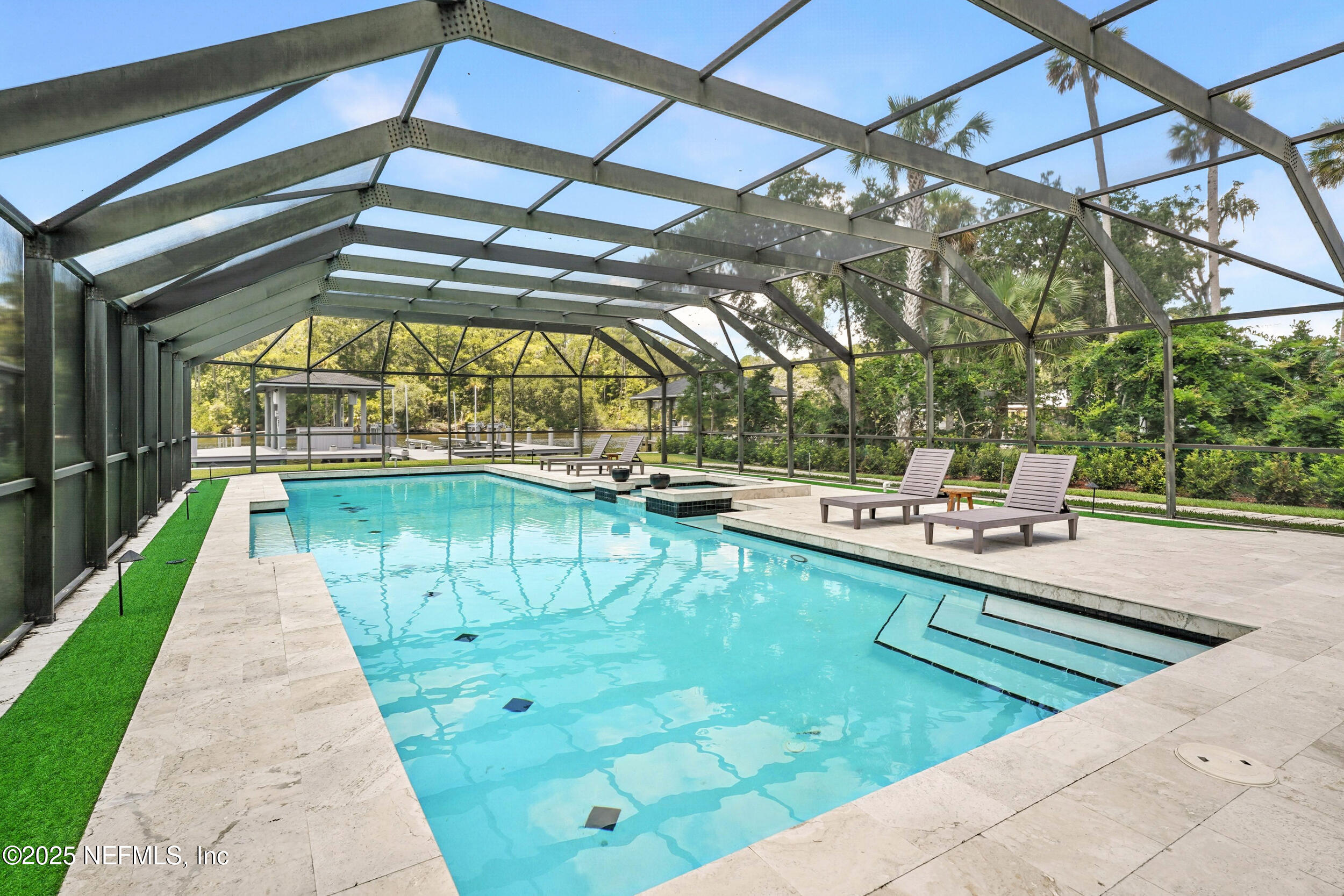 185 N ROSCOE Boulevard