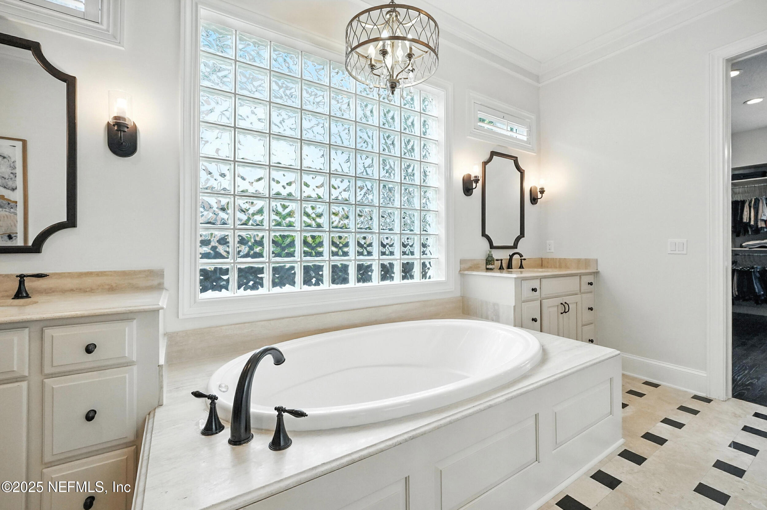 185 N ROSCOE Boulevard