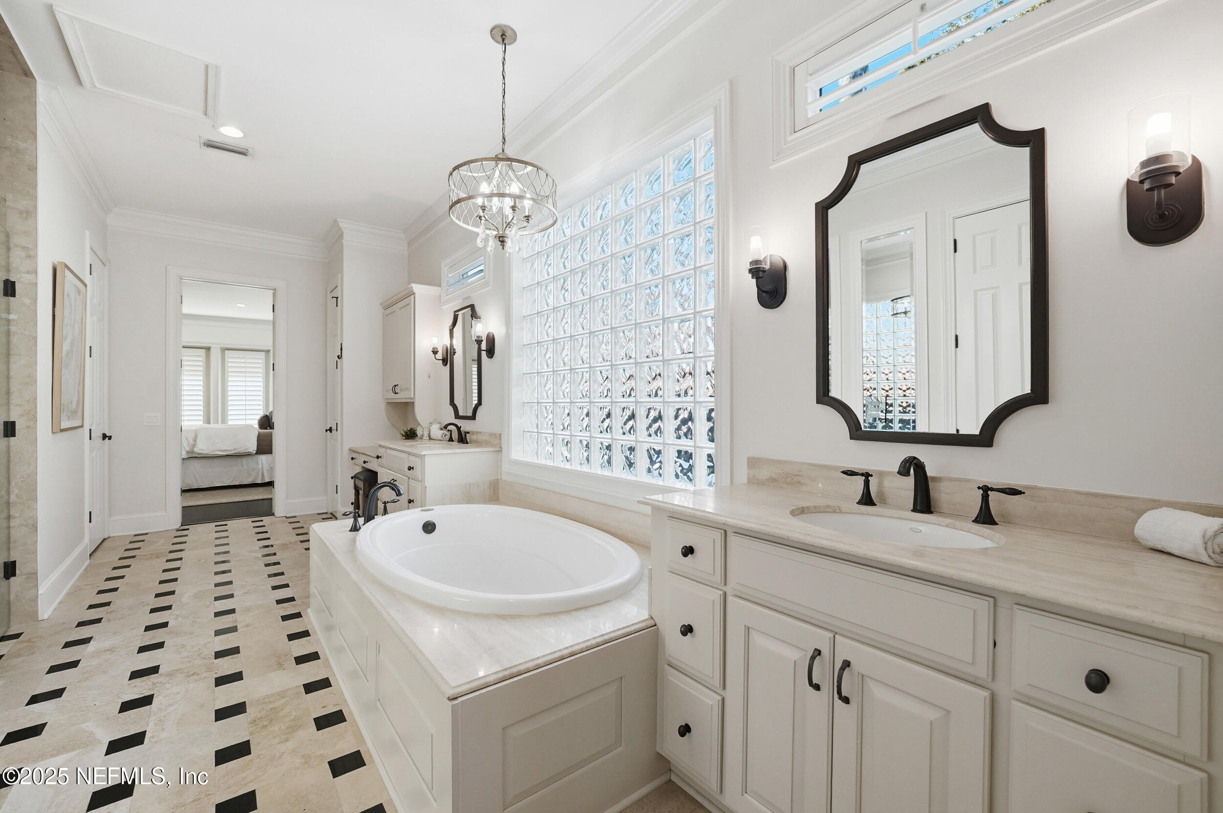 185 N ROSCOE Boulevard