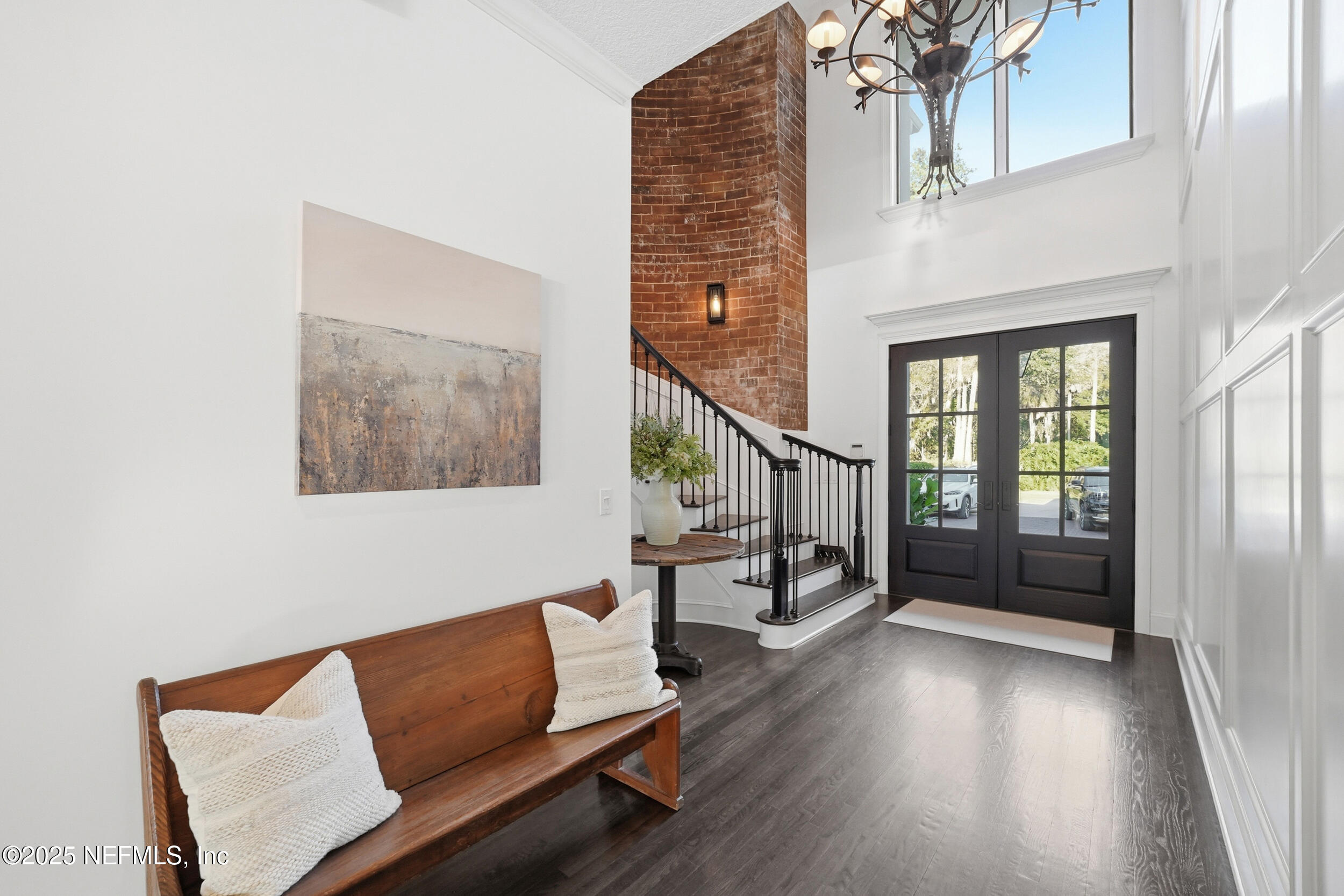 185 N ROSCOE Boulevard