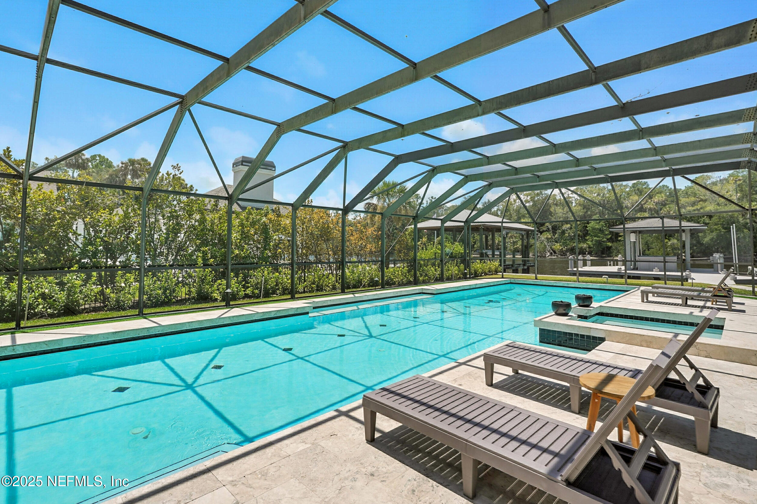 185 N ROSCOE Boulevard