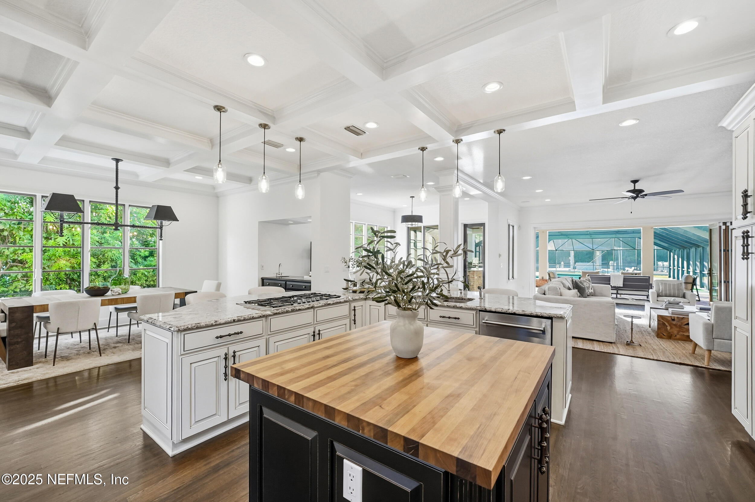 185 N ROSCOE Boulevard