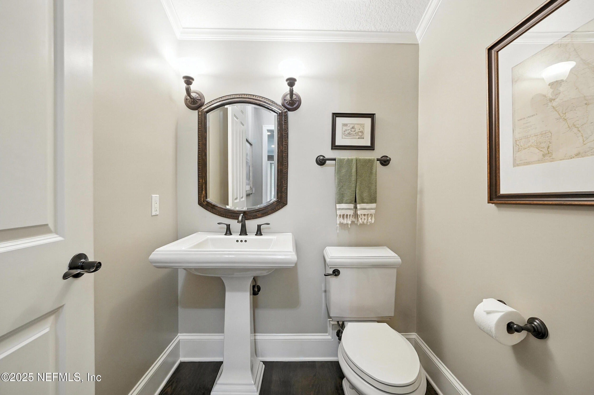 185 N ROSCOE Boulevard