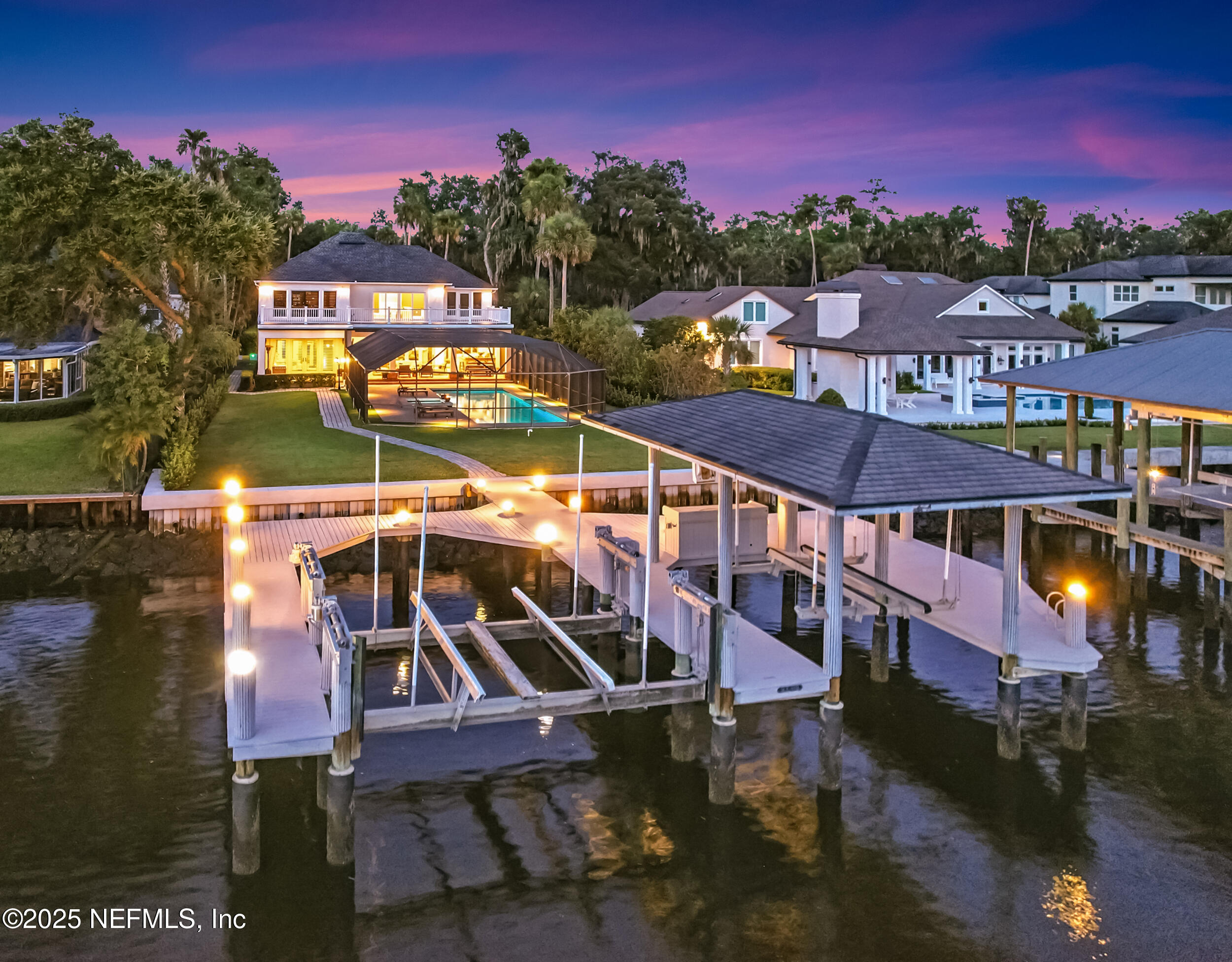 185 N ROSCOE Boulevard