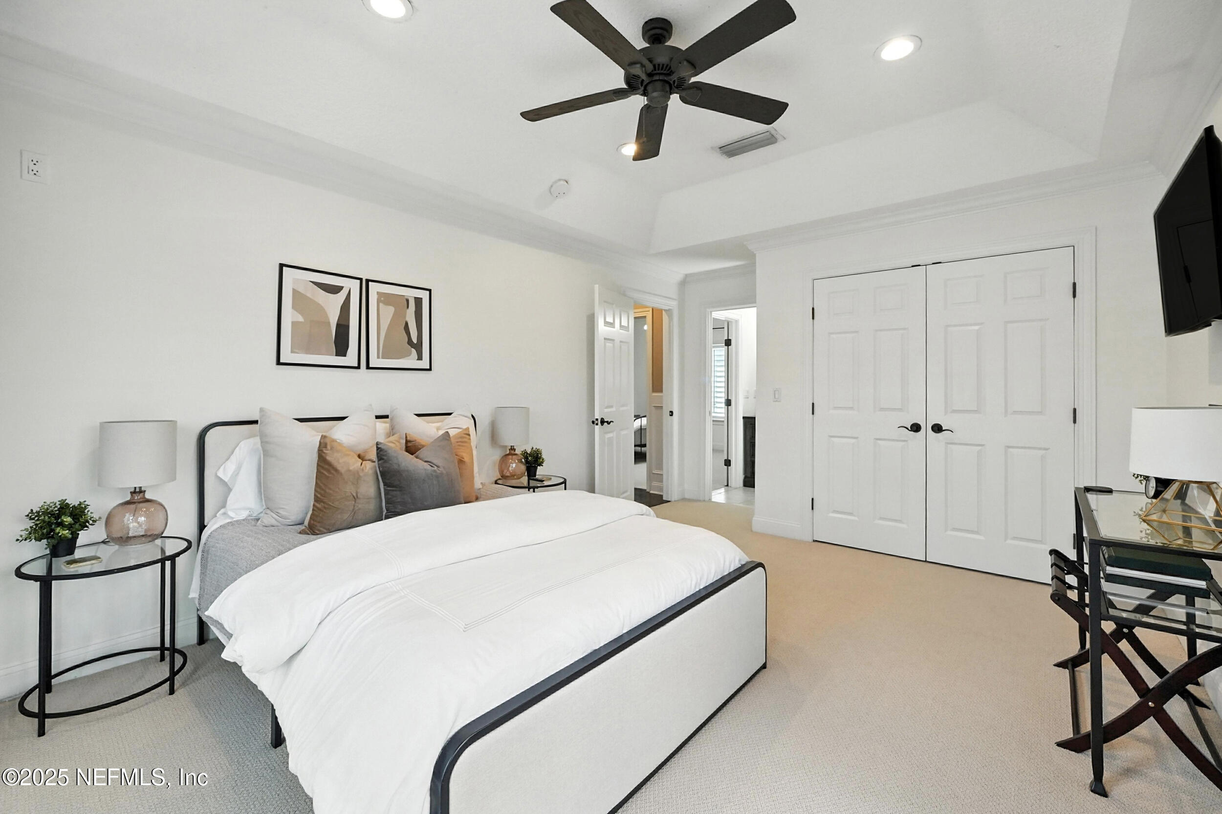 185 N ROSCOE Boulevard